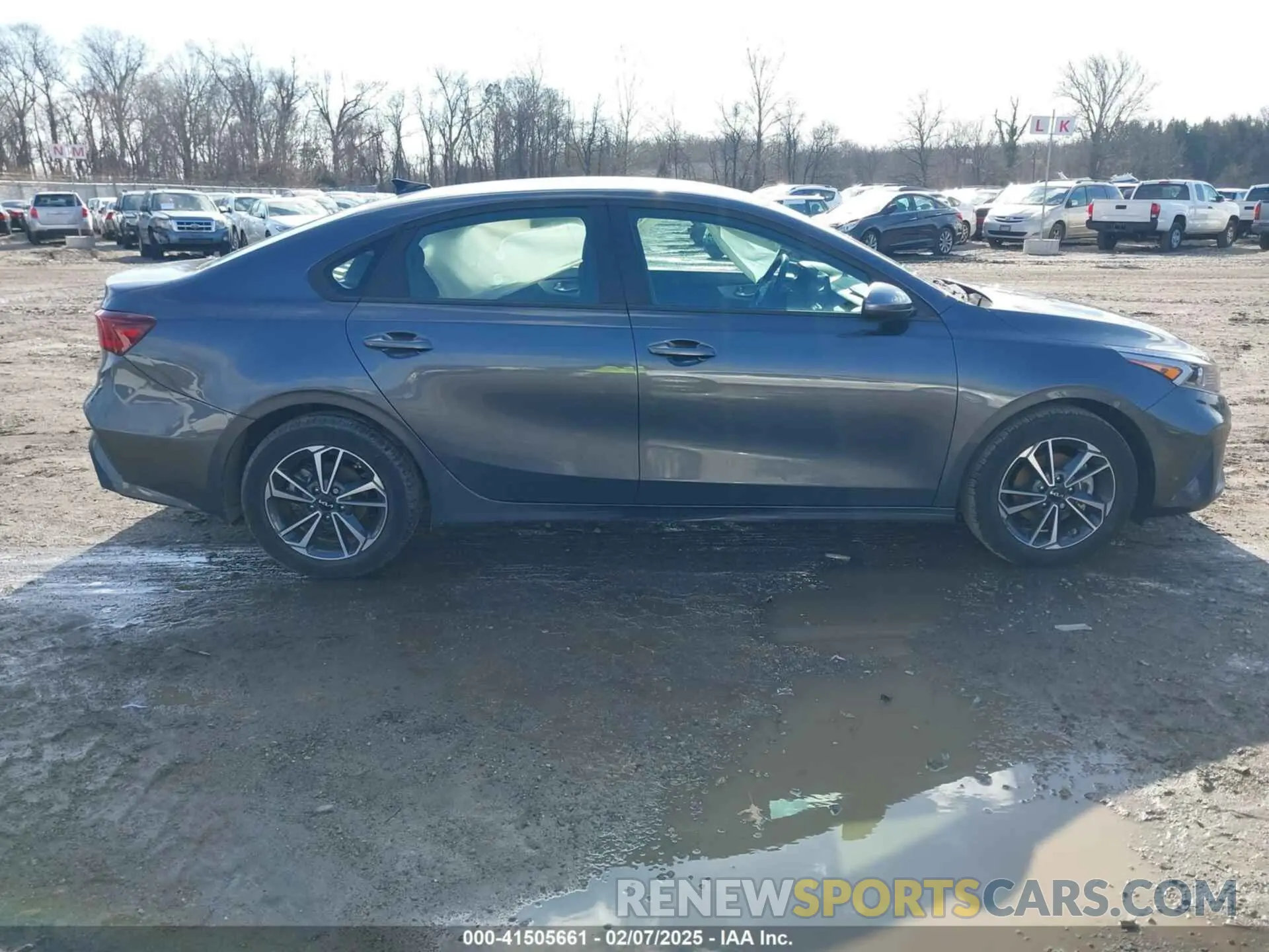 13 fotografías del automóvil dañado 3KPF24AD1PE611993 KIA FORTE 2023