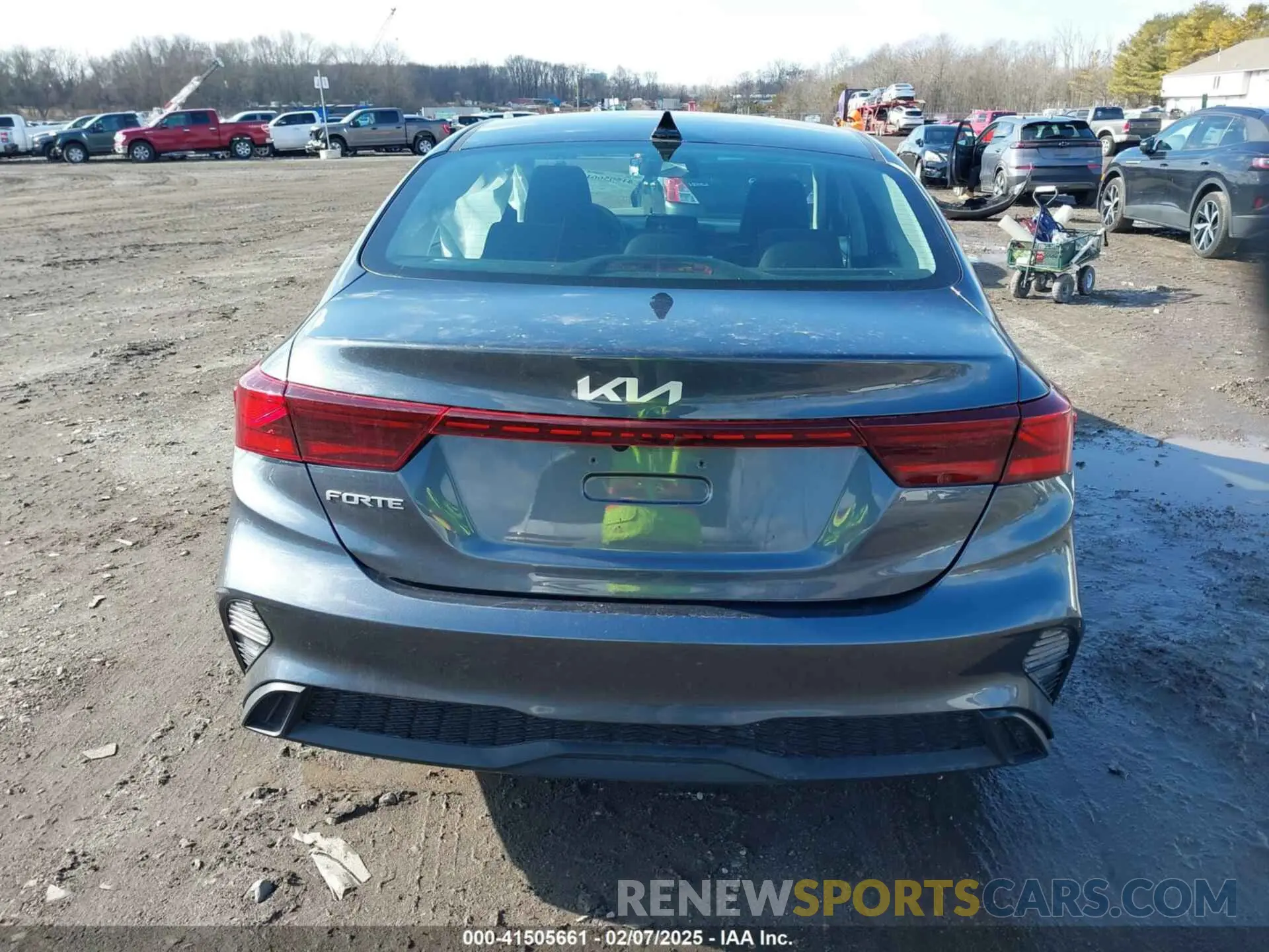 16 fotografías del automóvil dañado 3KPF24AD1PE611993 KIA FORTE 2023