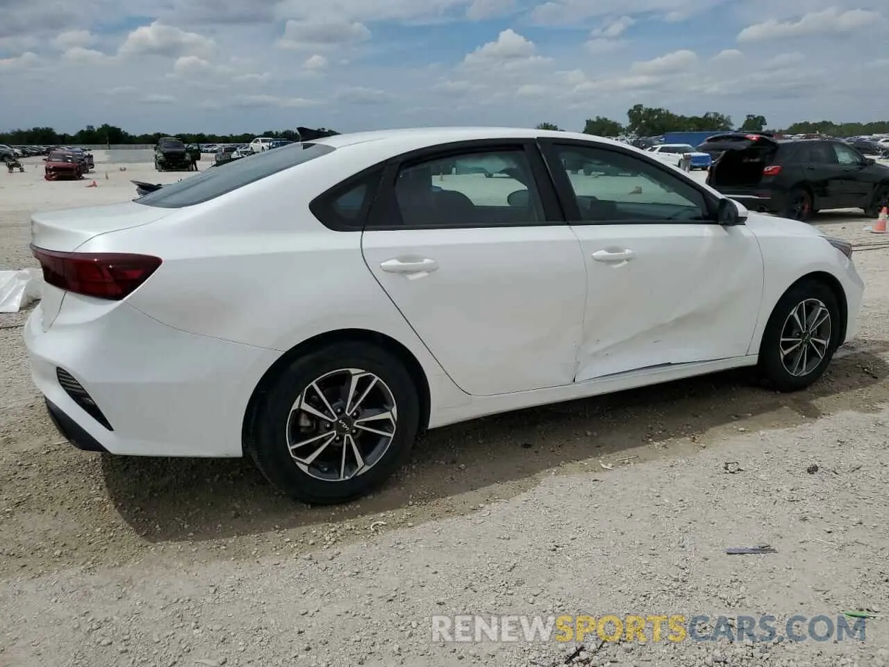 3 fotografías del automóvil dañado 3KPF24AD1PE615252 KIA FORTE 2023