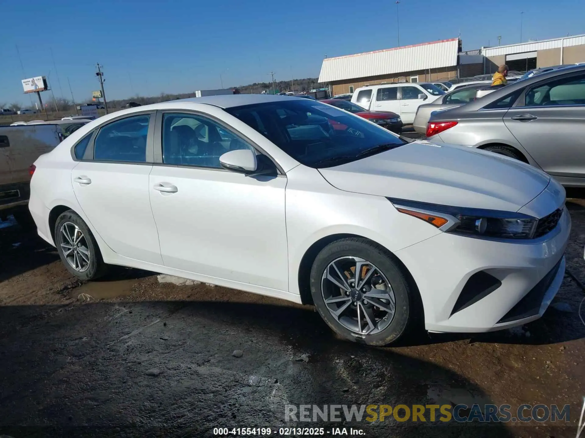 13 fotografías del automóvil dañado 3KPF24AD1PE621729 KIA FORTE 2023
