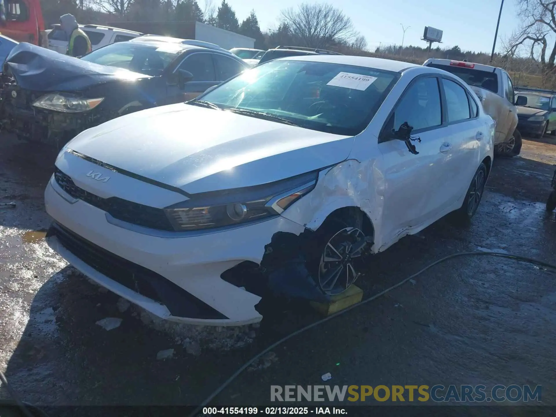 2 fotografías del automóvil dañado 3KPF24AD1PE621729 KIA FORTE 2023