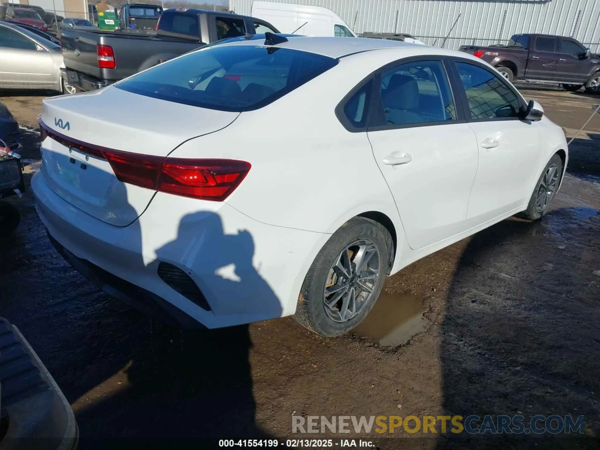 4 fotografías del automóvil dañado 3KPF24AD1PE621729 KIA FORTE 2023
