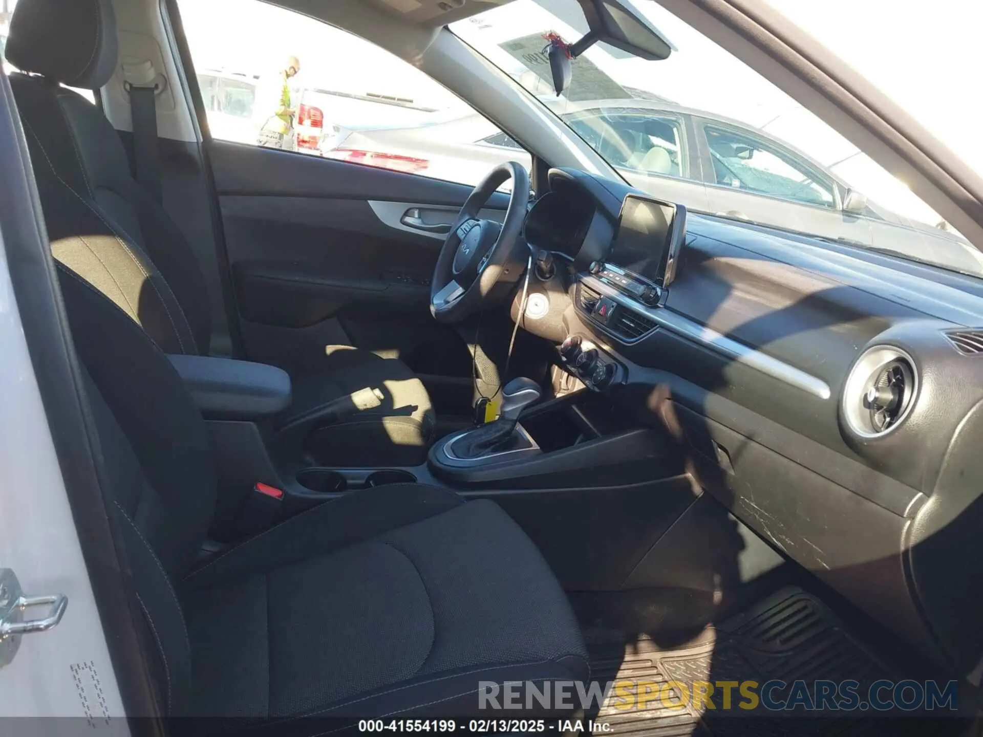 5 fotografías del automóvil dañado 3KPF24AD1PE621729 KIA FORTE 2023