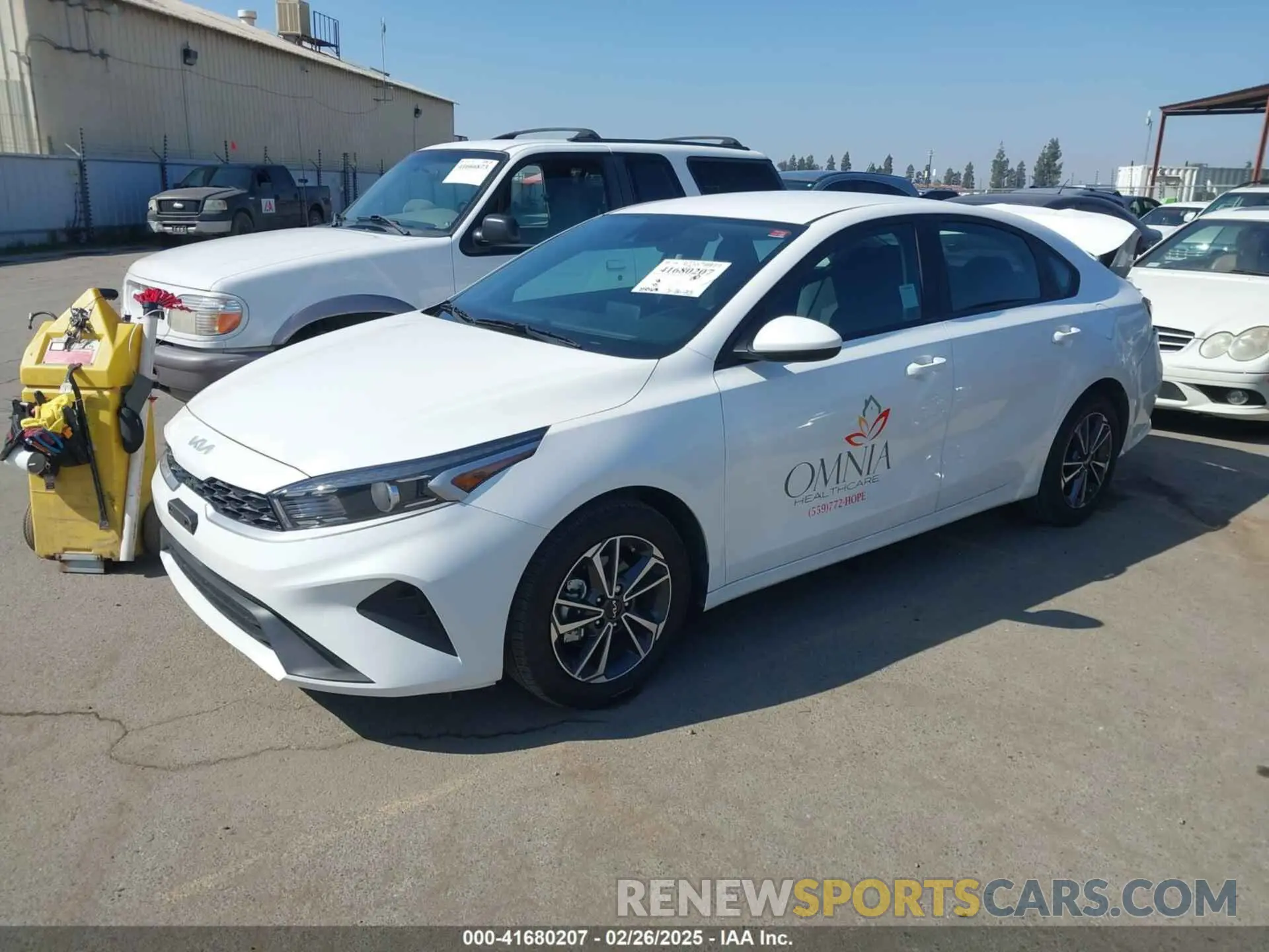 2 fotografías del automóvil dañado 3KPF24AD1PE652866 KIA FORTE 2023