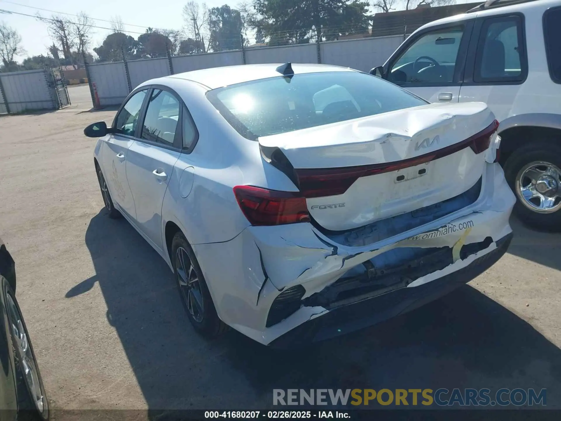 3 fotografías del automóvil dañado 3KPF24AD1PE652866 KIA FORTE 2023