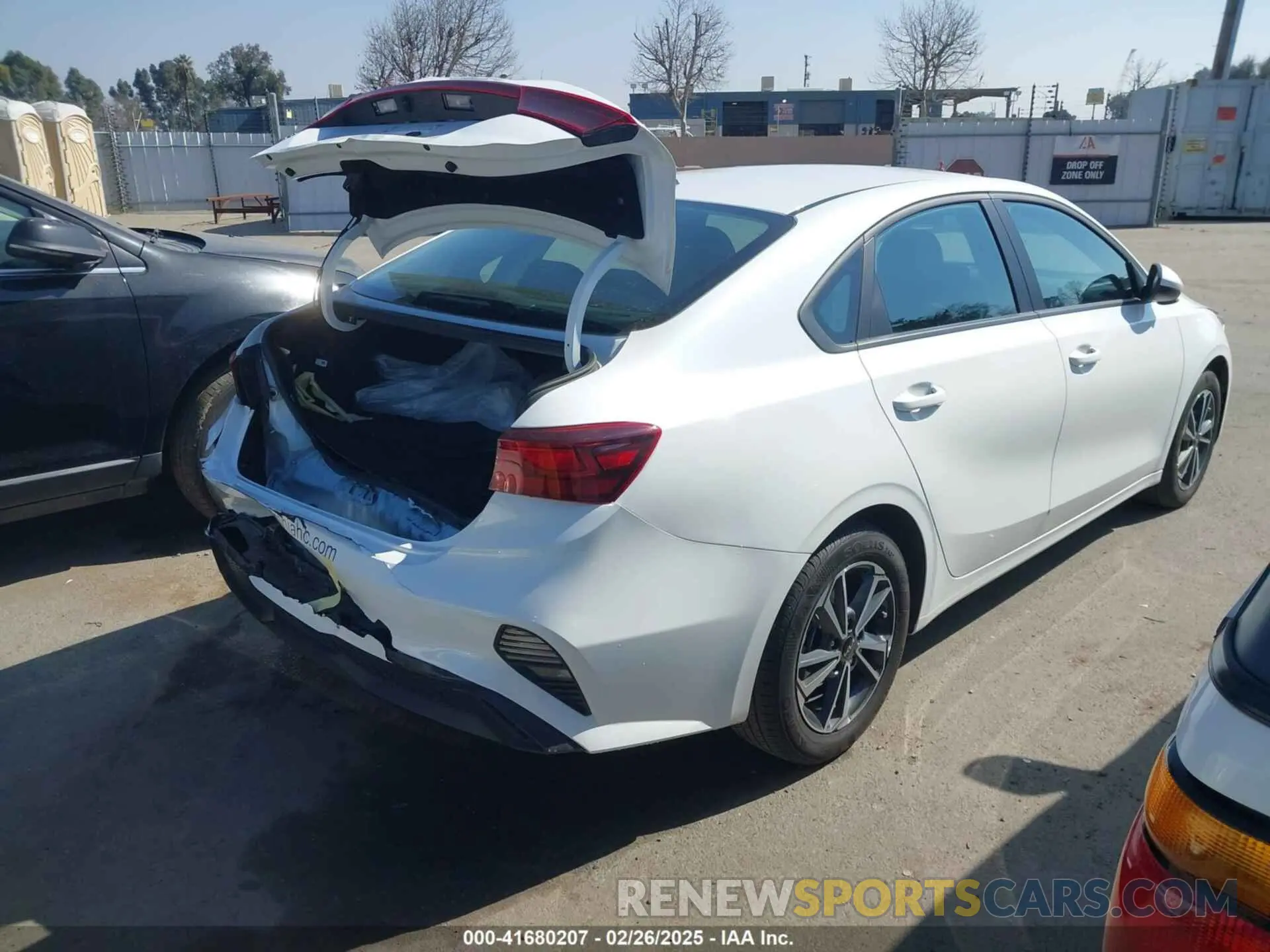4 fotografías del automóvil dañado 3KPF24AD1PE652866 KIA FORTE 2023
