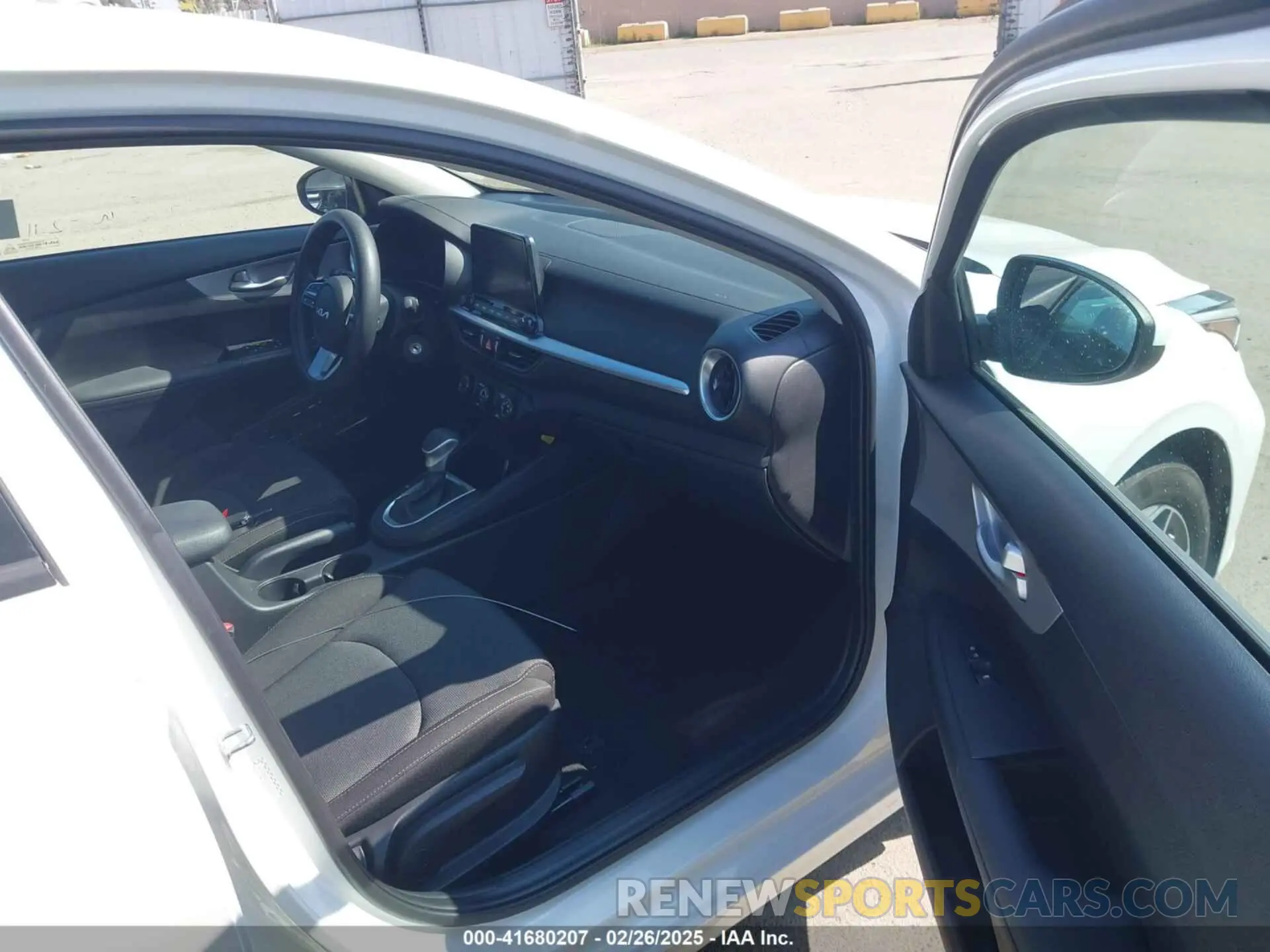 5 fotografías del automóvil dañado 3KPF24AD1PE652866 KIA FORTE 2023