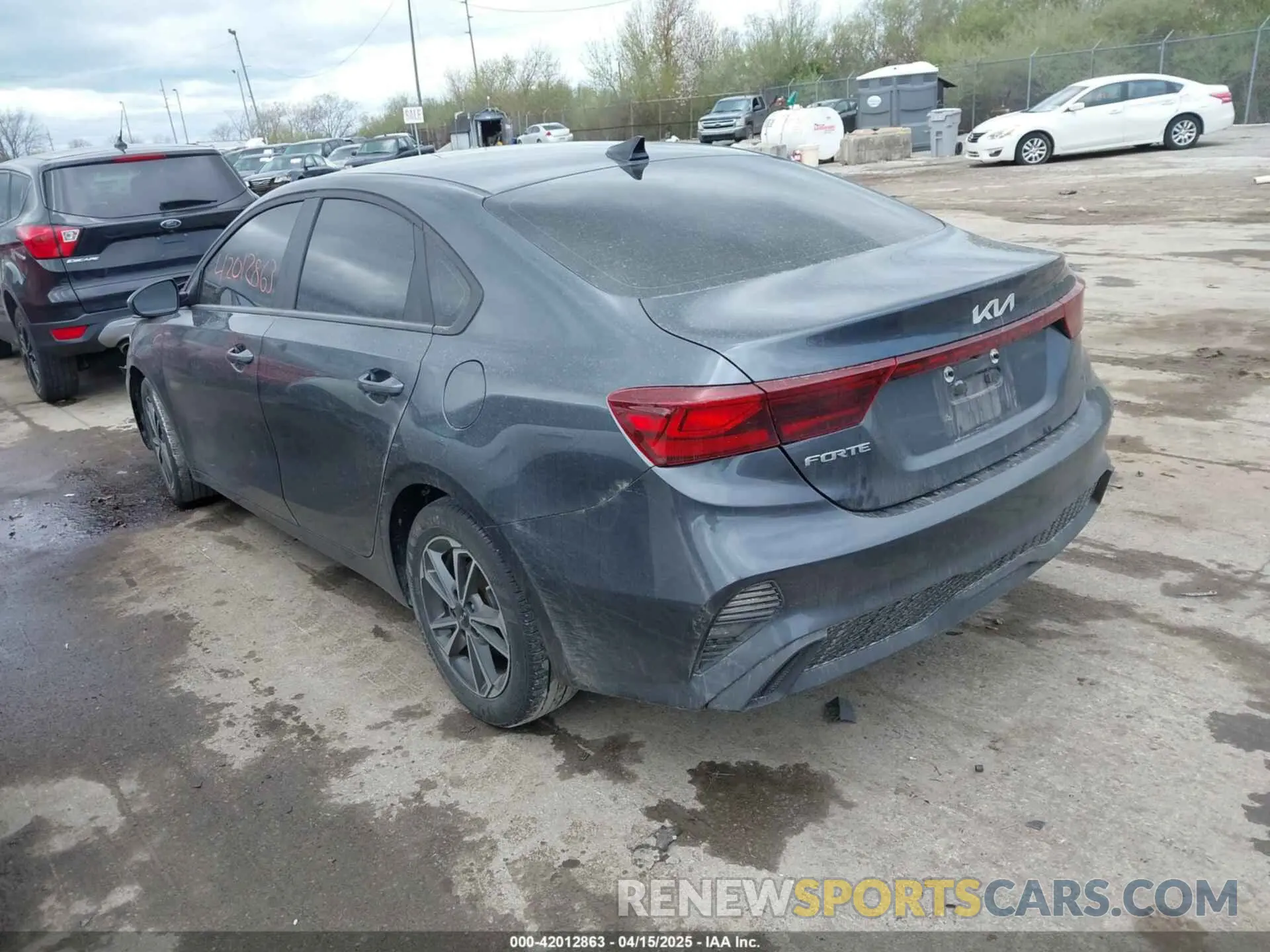3 fotografías del automóvil dañado 3KPF24AD1PE668548 KIA FORTE 2023