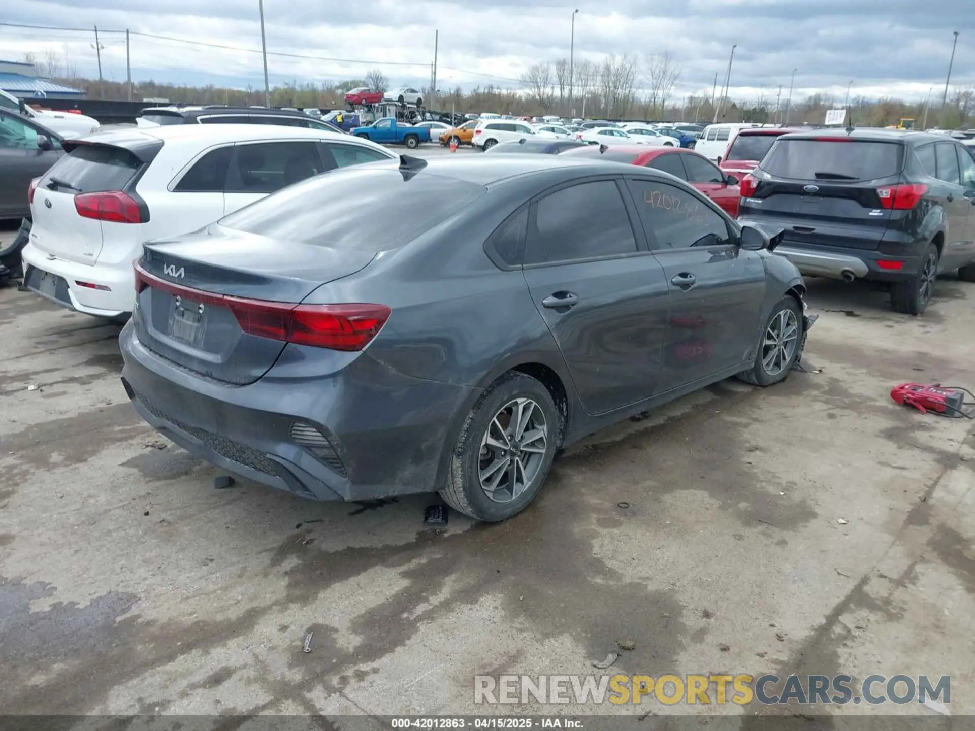 4 fotografías del automóvil dañado 3KPF24AD1PE668548 KIA FORTE 2023