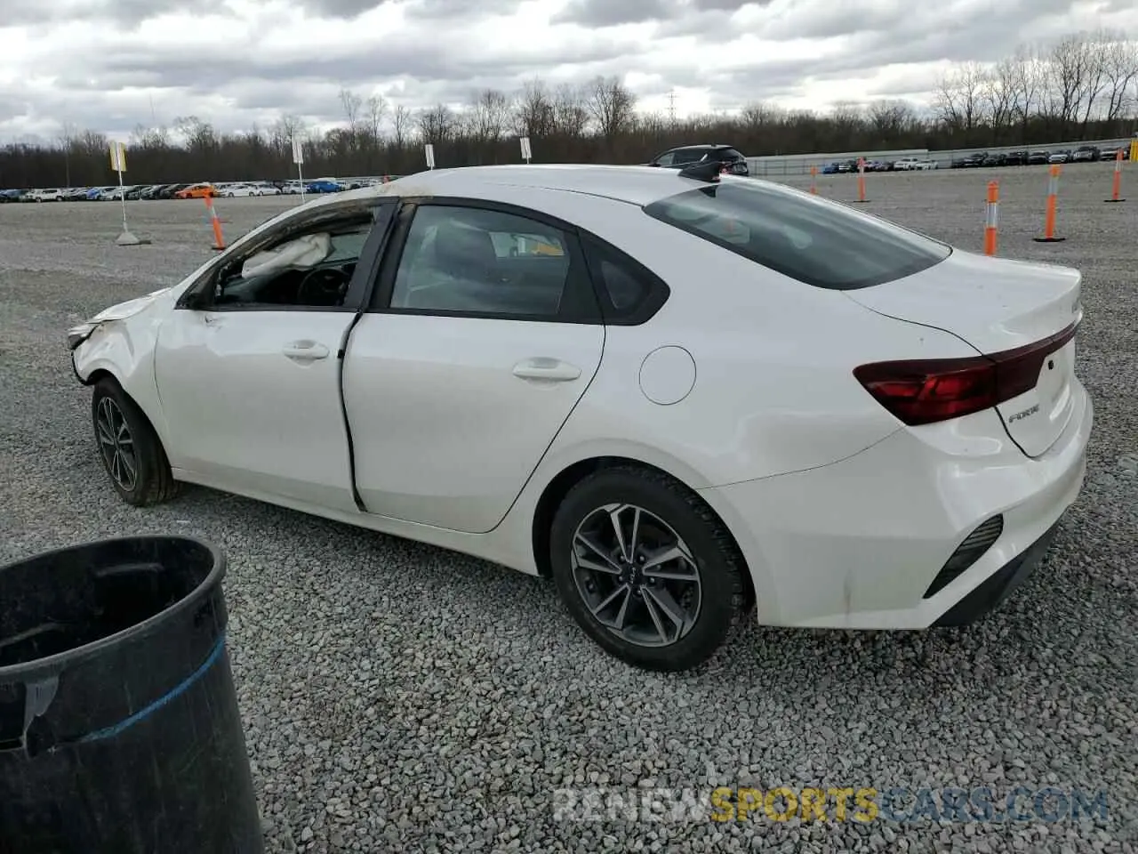 2 fotografías del automóvil dañado 3KPF24AD2PE506427 KIA FORTE 2023