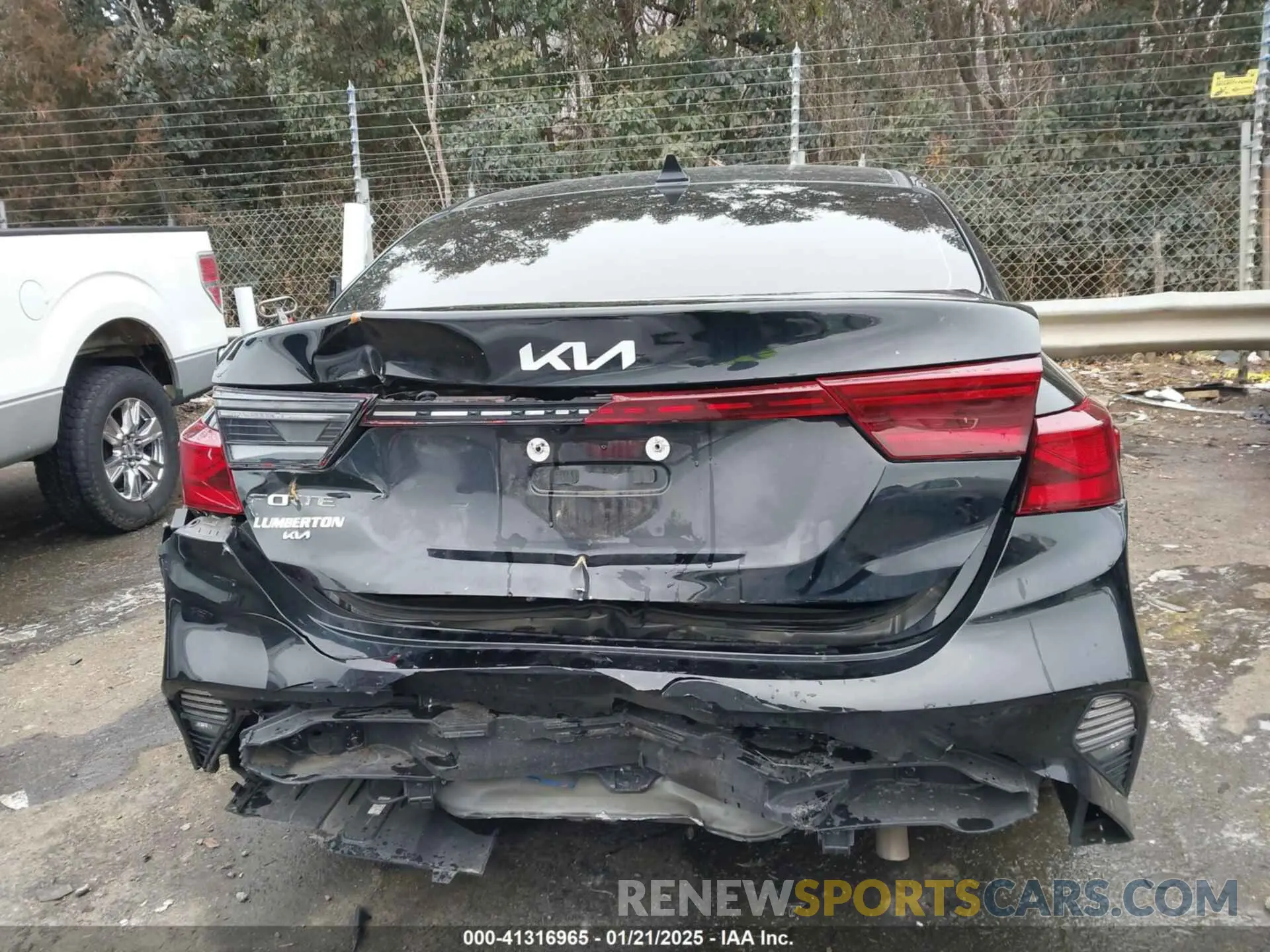 16 fotografías del automóvil dañado 3KPF24AD2PE574565 KIA FORTE 2023
