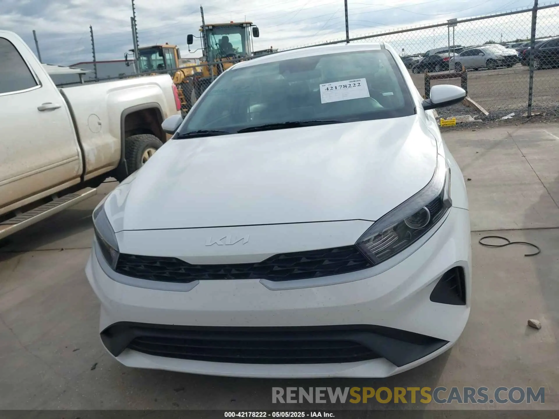 12 fotografías del automóvil dañado 3KPF24AD2PE602140 KIA FORTE 2023