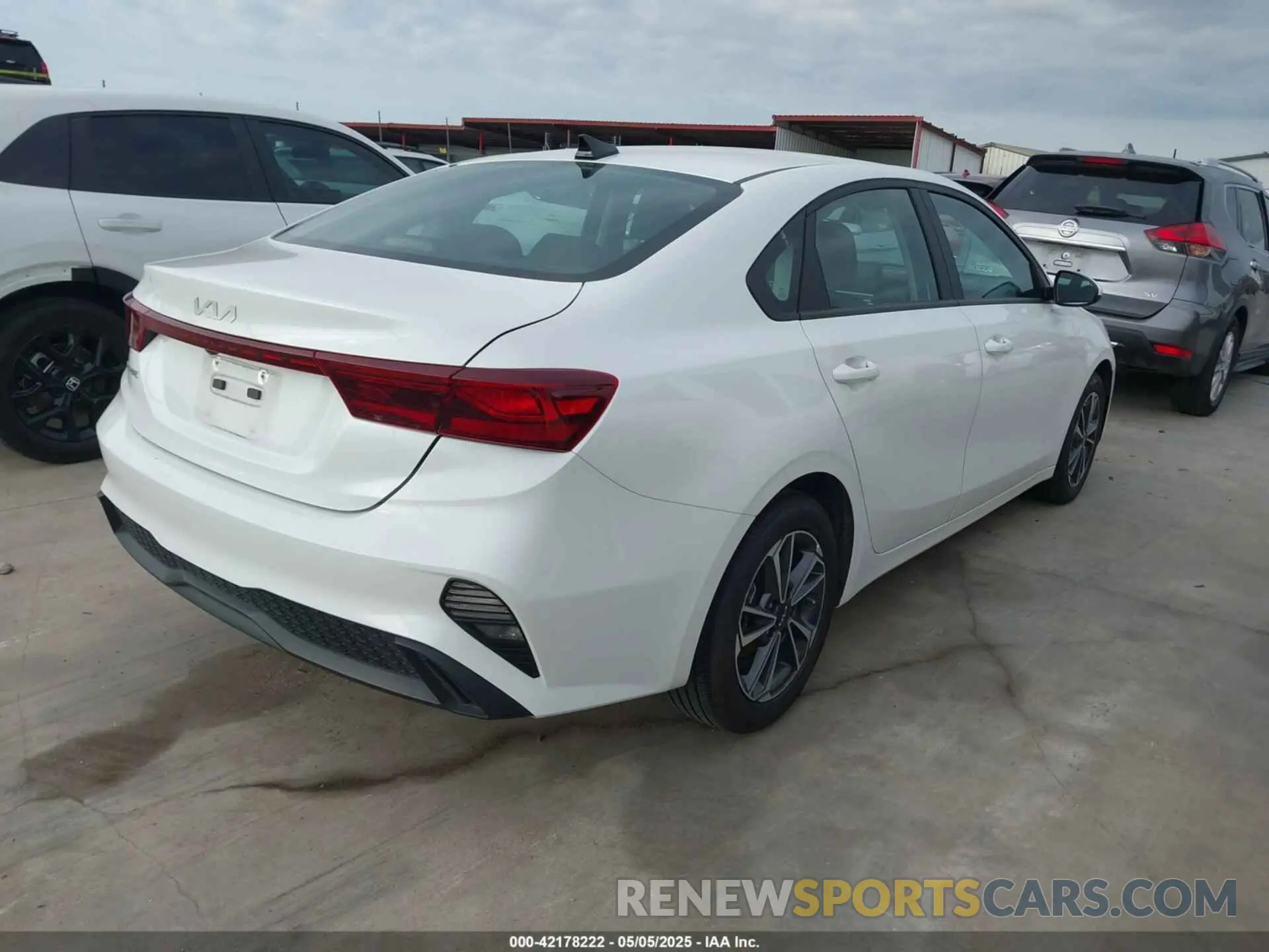 4 fotografías del automóvil dañado 3KPF24AD2PE602140 KIA FORTE 2023