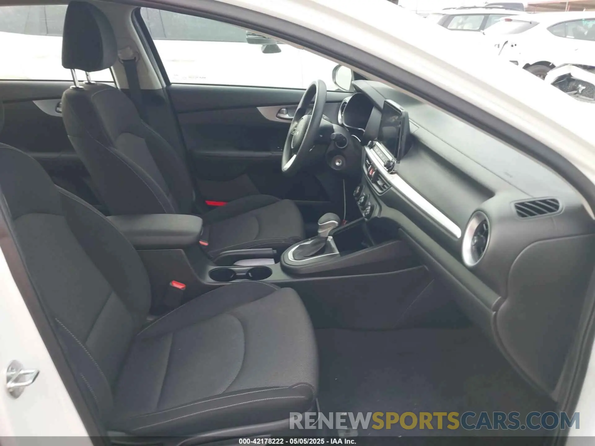 5 fotografías del automóvil dañado 3KPF24AD2PE602140 KIA FORTE 2023