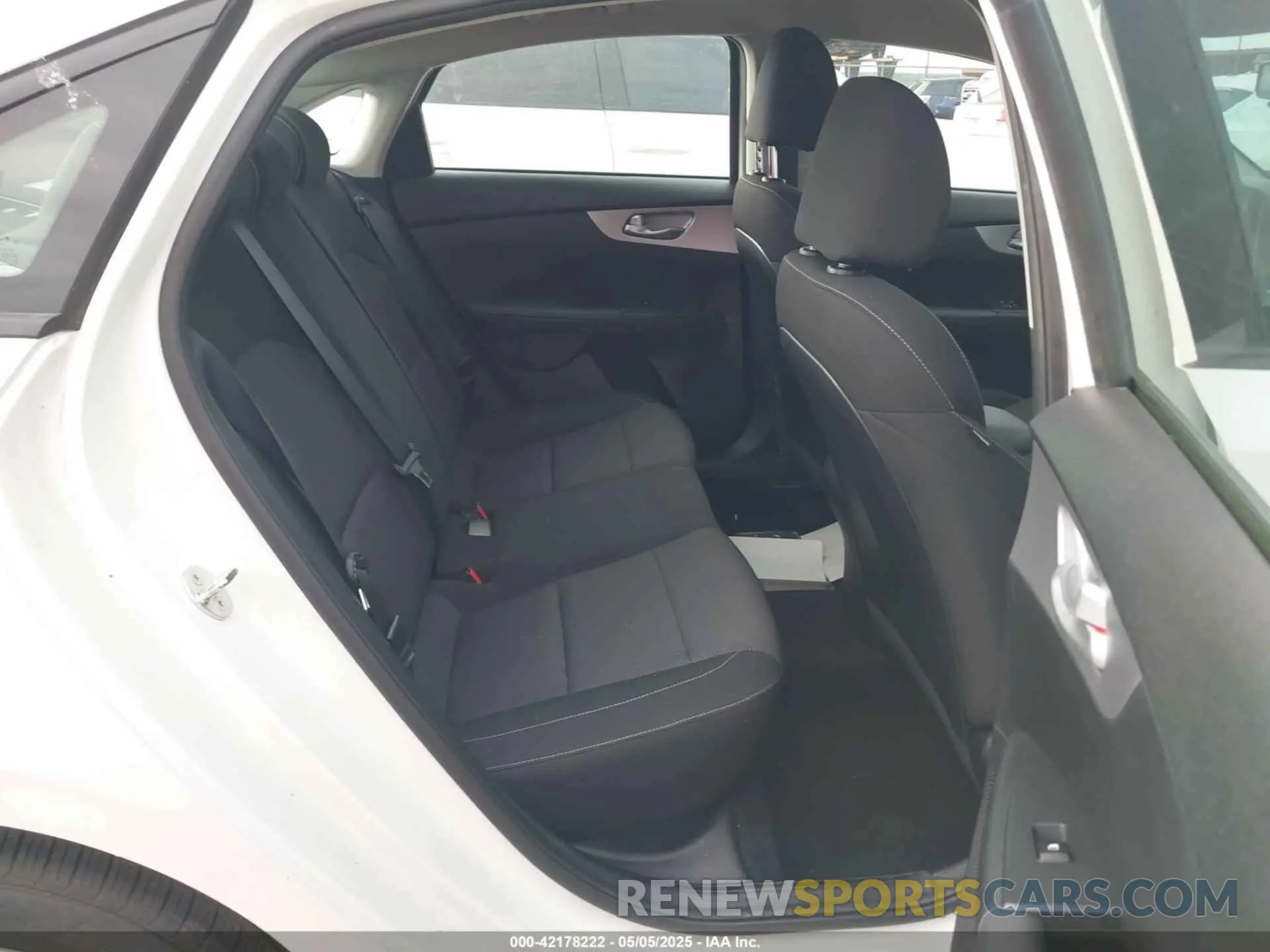 8 fotografías del automóvil dañado 3KPF24AD2PE602140 KIA FORTE 2023