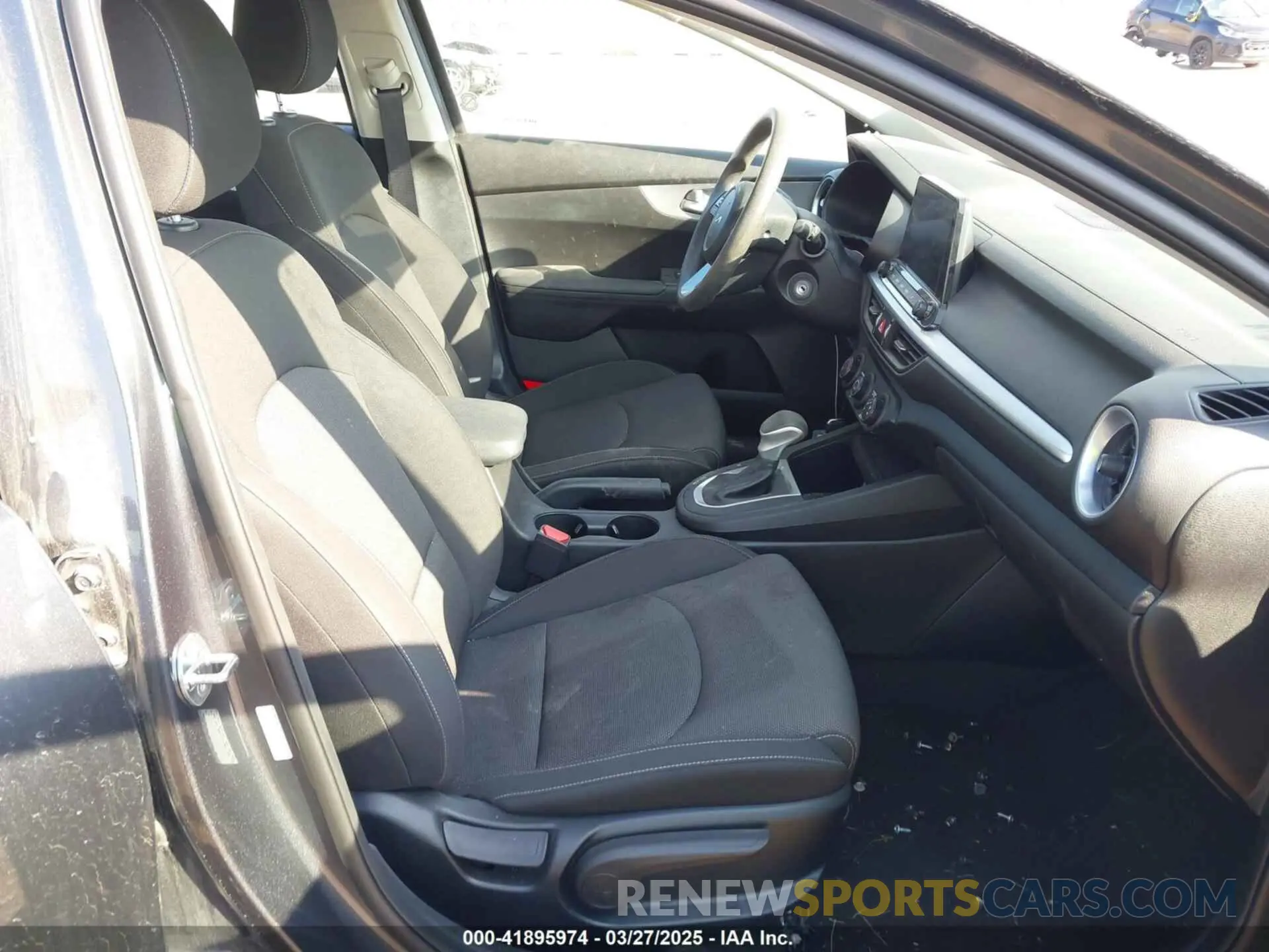 5 fotografías del automóvil dañado 3KPF24AD2PE621819 KIA FORTE 2023