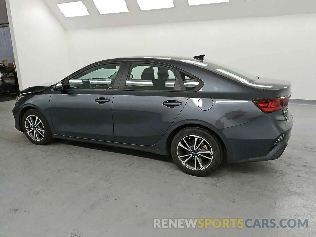 2 fotografías del automóvil dañado 3KPF24AD2PE634196 KIA FORTE 2023