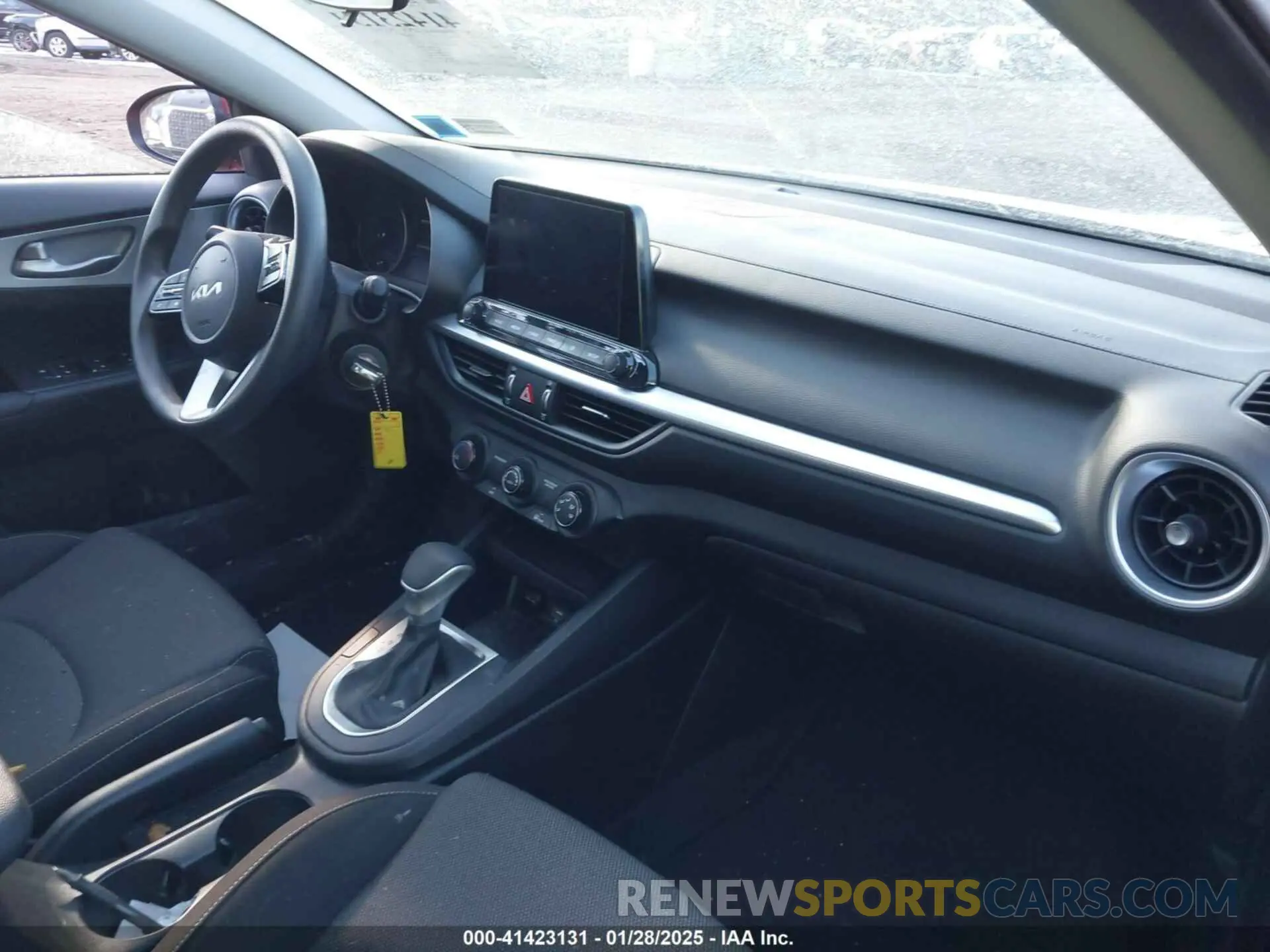 5 fotografías del automóvil dañado 3KPF24AD2PE640855 KIA FORTE 2023
