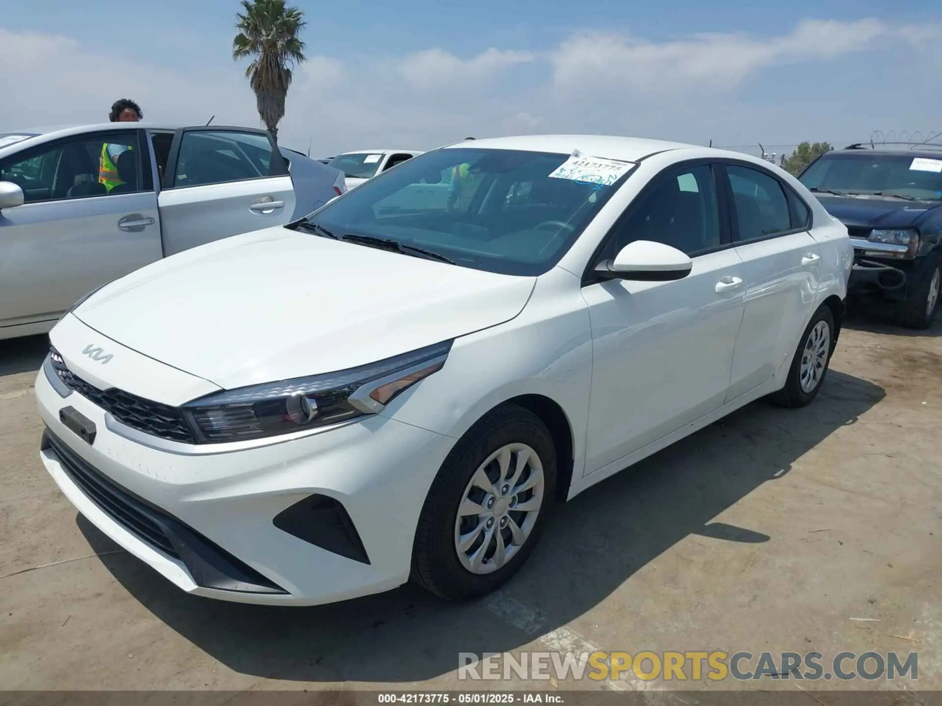 2 fotografías del automóvil dañado 3KPF24AD2PE642816 KIA FORTE 2023
