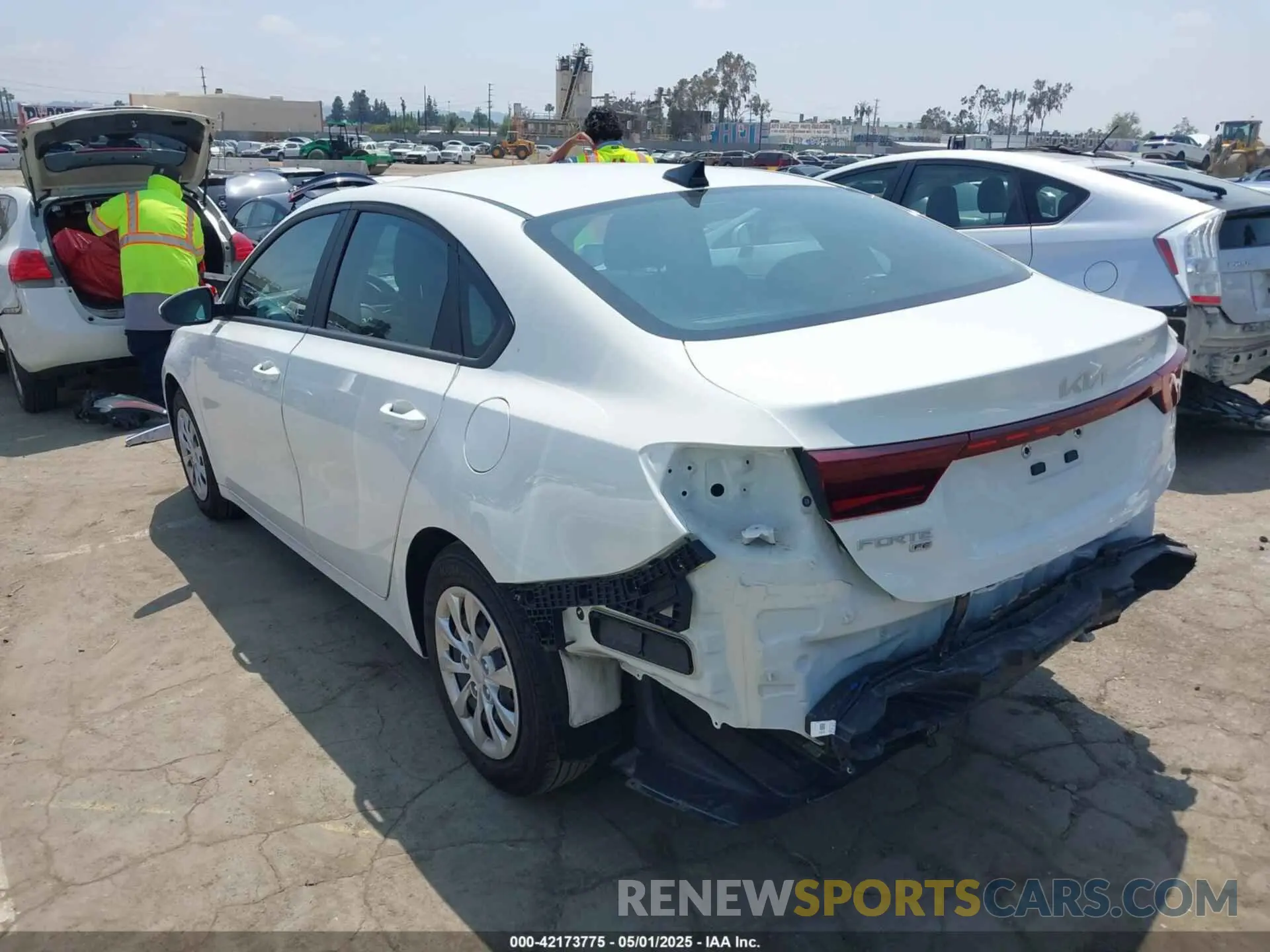 3 fotografías del automóvil dañado 3KPF24AD2PE642816 KIA FORTE 2023