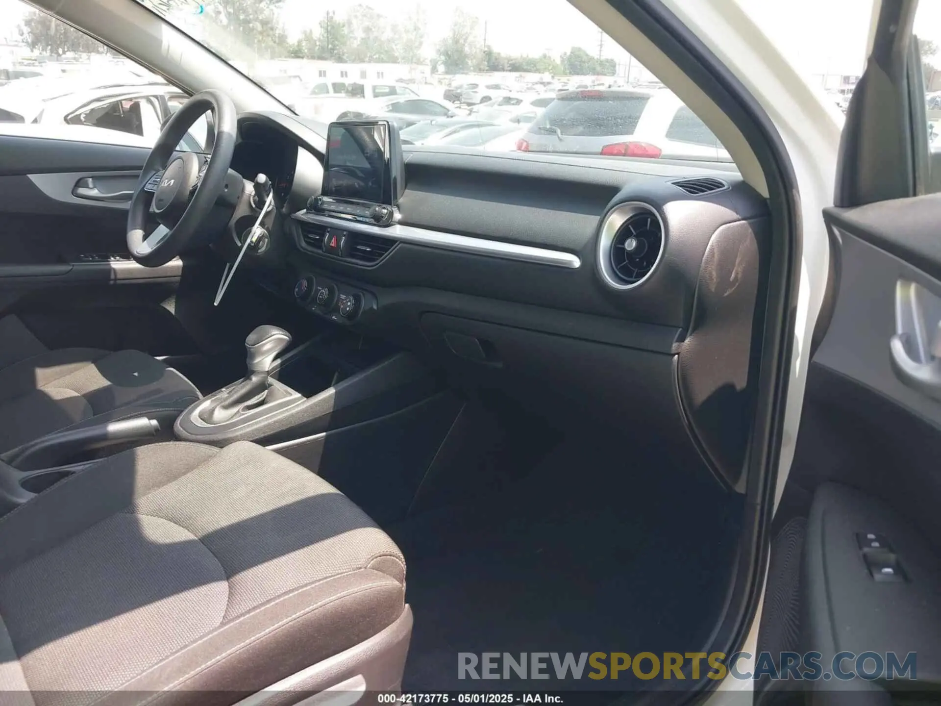 5 fotografías del automóvil dañado 3KPF24AD2PE642816 KIA FORTE 2023
