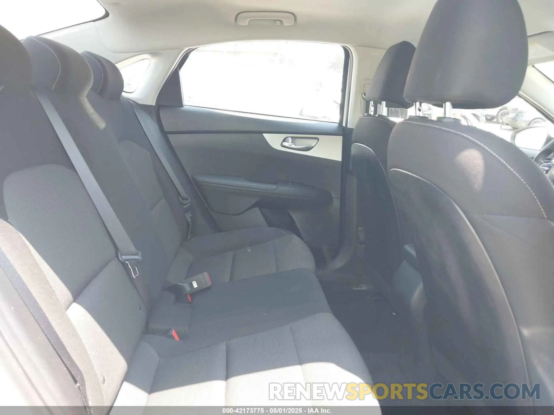 8 fotografías del automóvil dañado 3KPF24AD2PE642816 KIA FORTE 2023