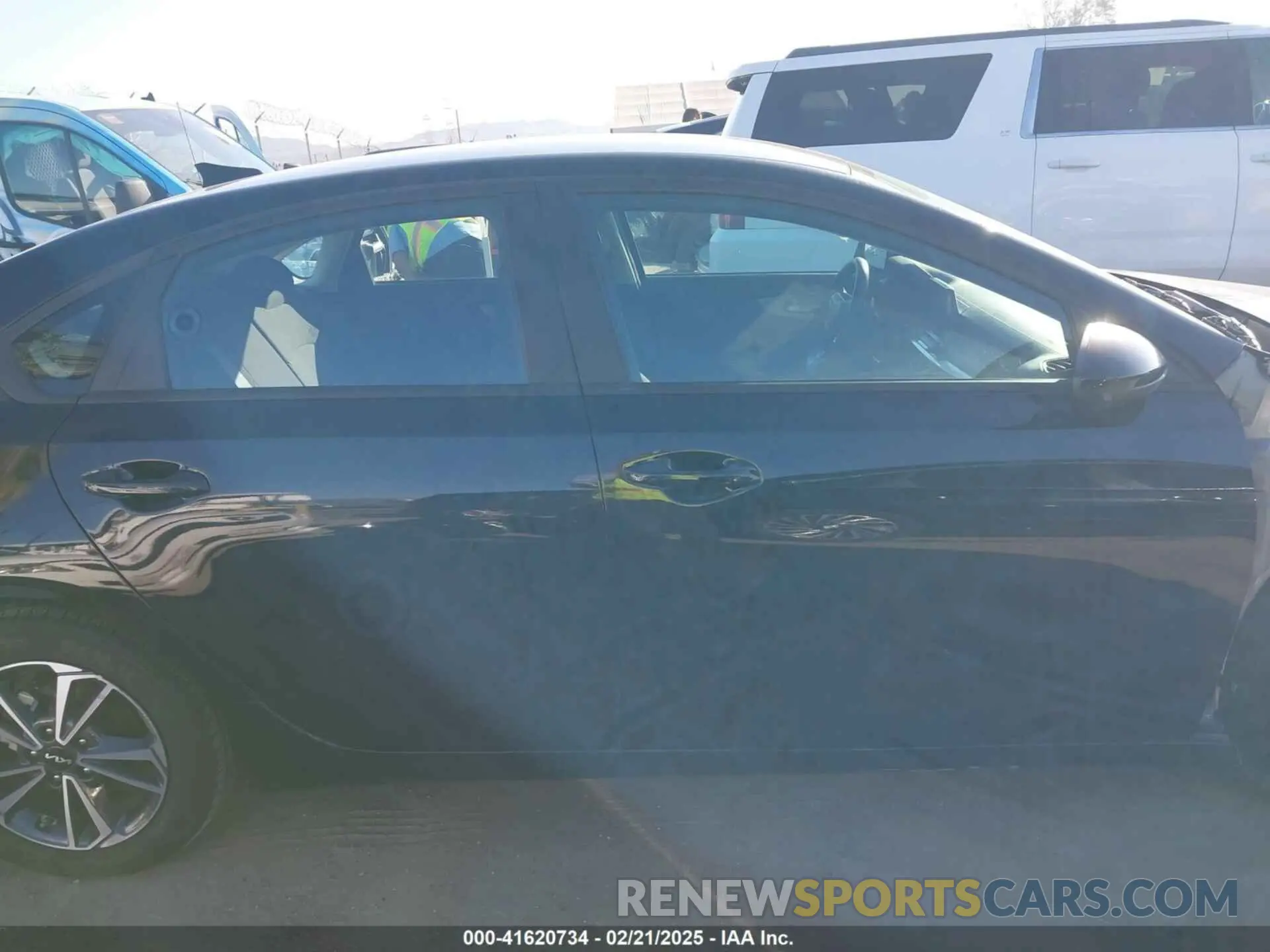 14 fotografías del automóvil dañado 3KPF24AD2PE652312 KIA FORTE 2023