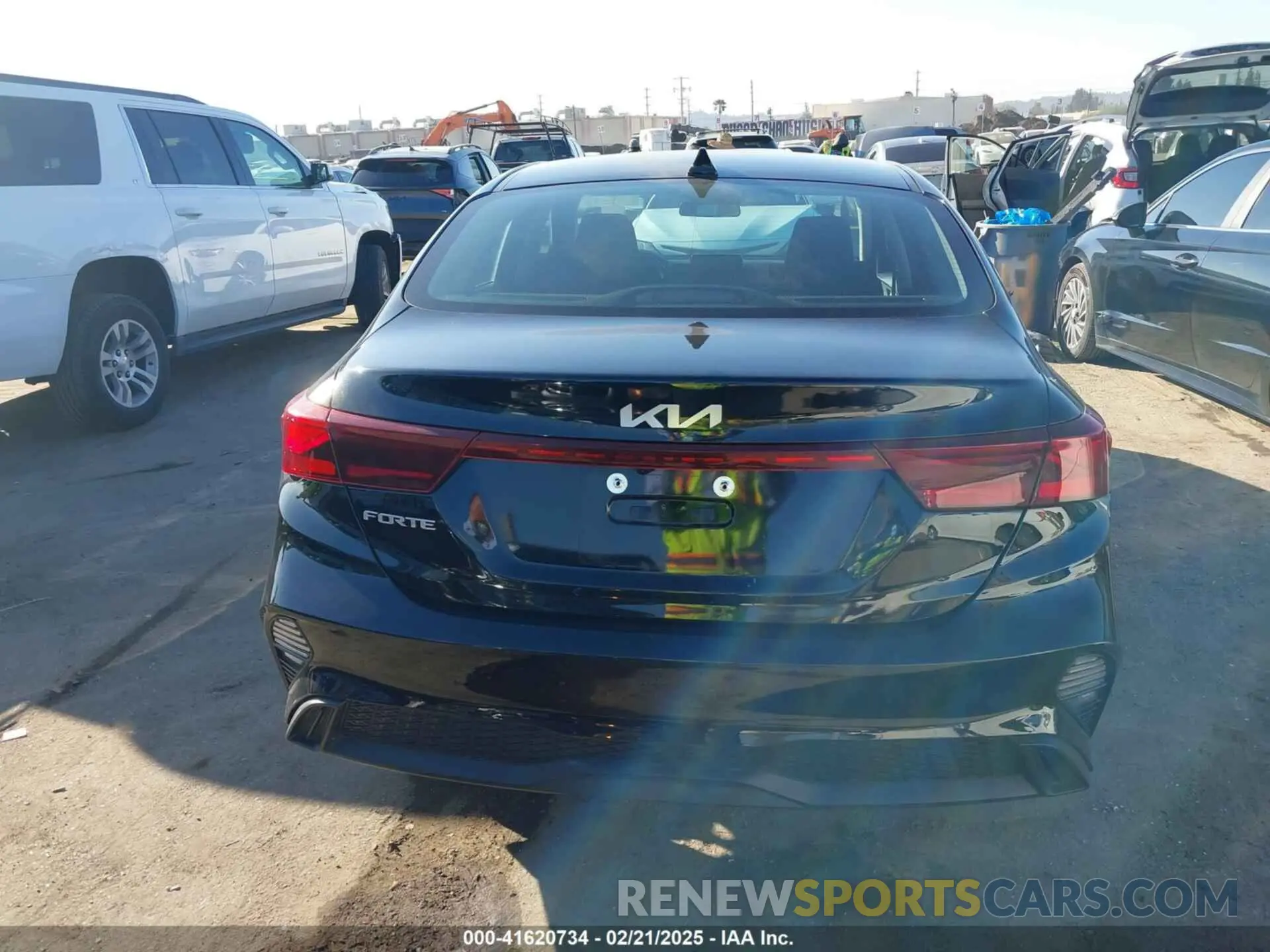 17 fotografías del automóvil dañado 3KPF24AD2PE652312 KIA FORTE 2023