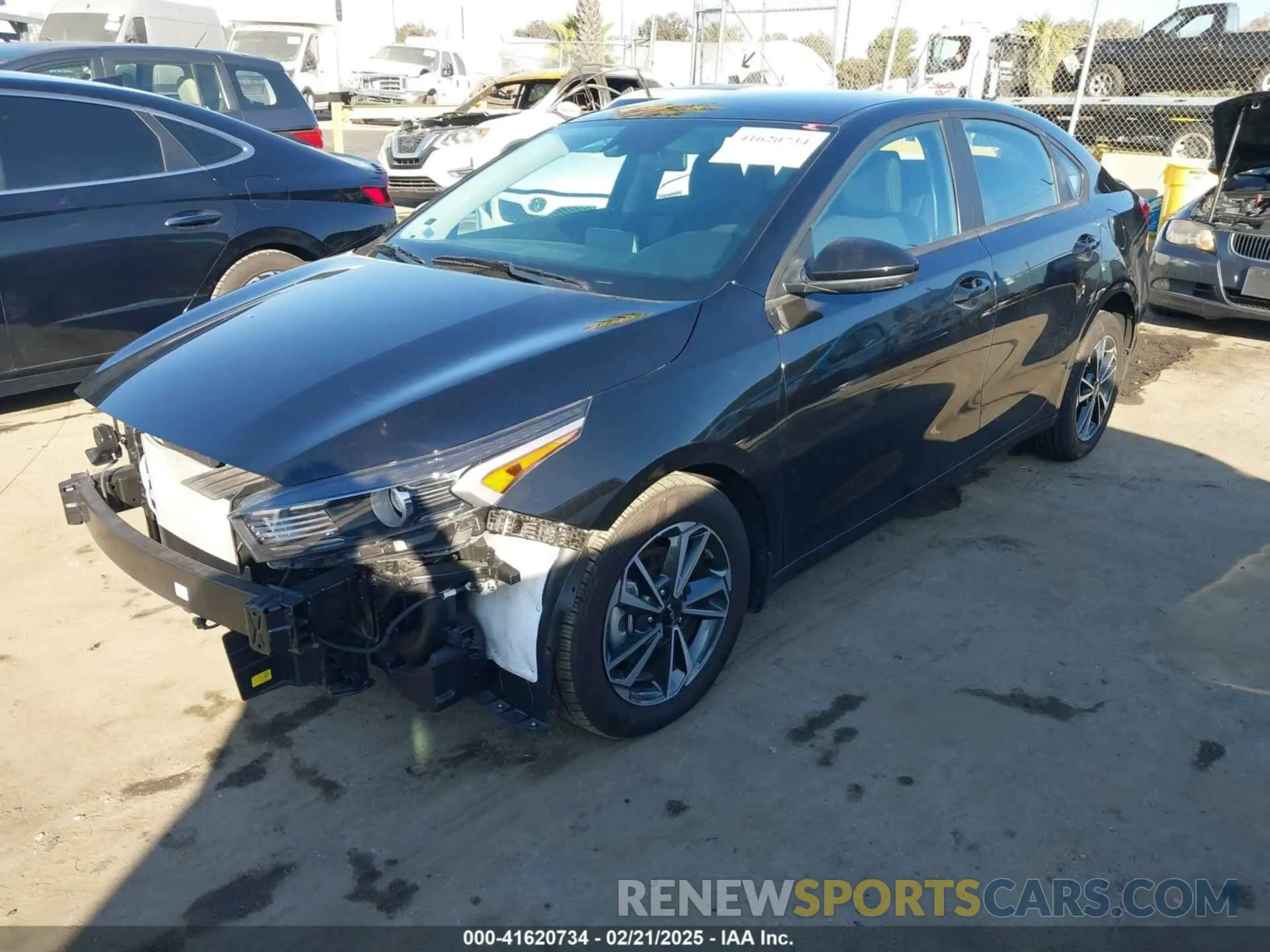 2 fotografías del automóvil dañado 3KPF24AD2PE652312 KIA FORTE 2023