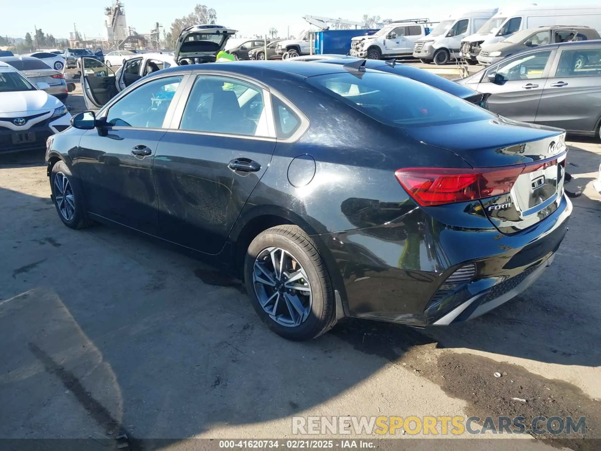 3 fotografías del automóvil dañado 3KPF24AD2PE652312 KIA FORTE 2023