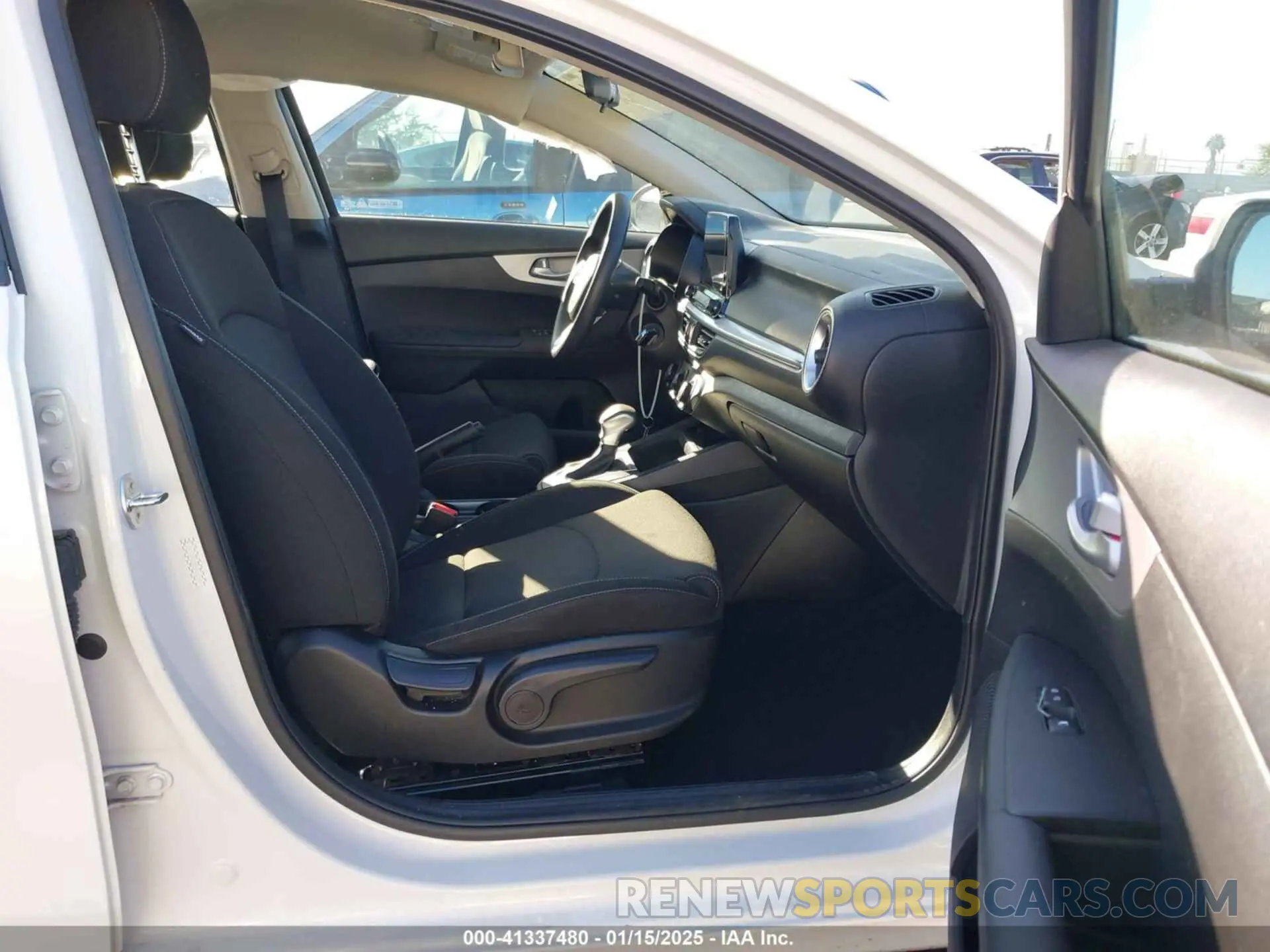 5 fotografías del automóvil dañado 3KPF24AD2PE655291 KIA FORTE 2023