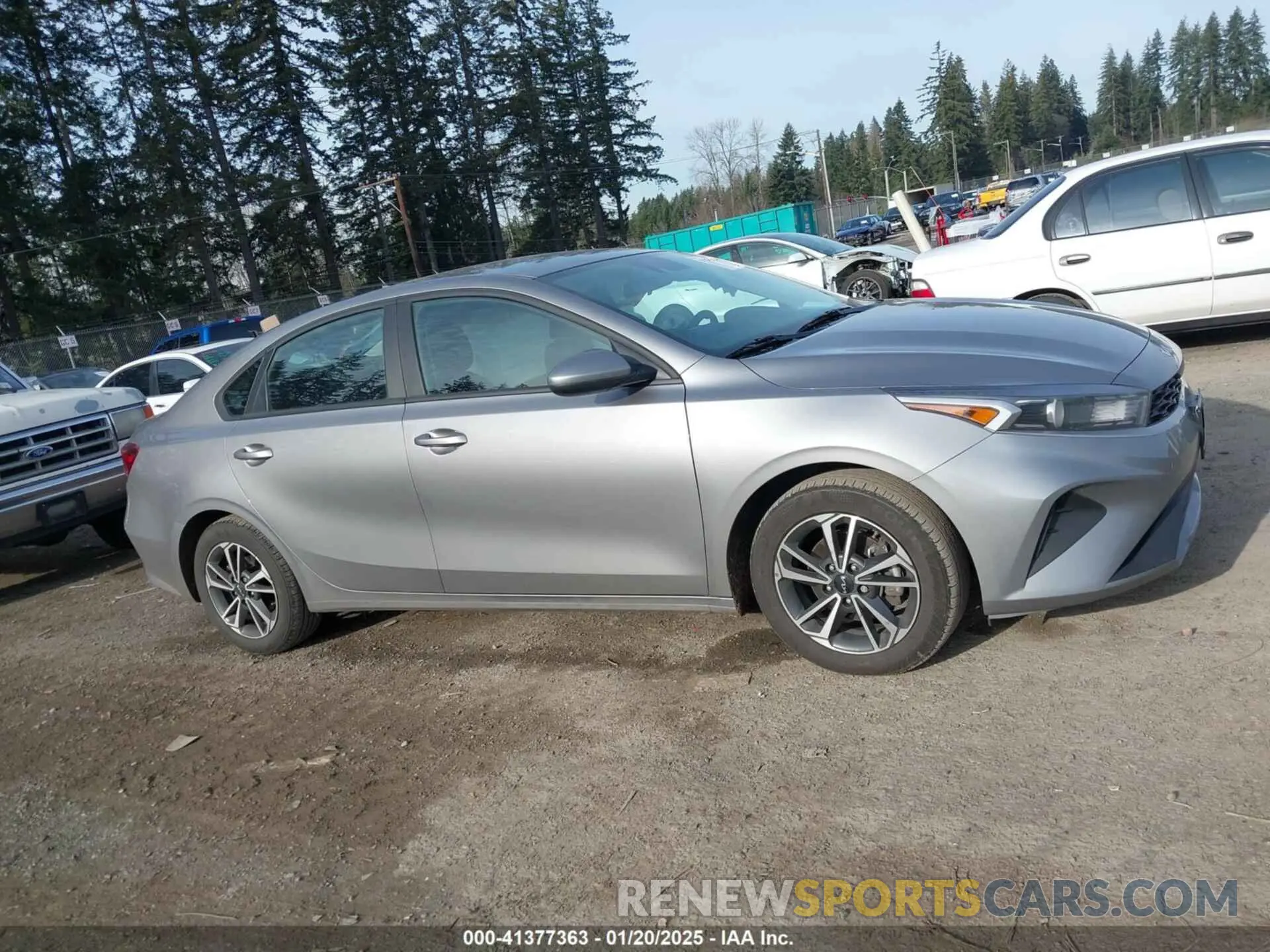 13 fotografías del automóvil dañado 3KPF24AD2PE686086 KIA FORTE 2023