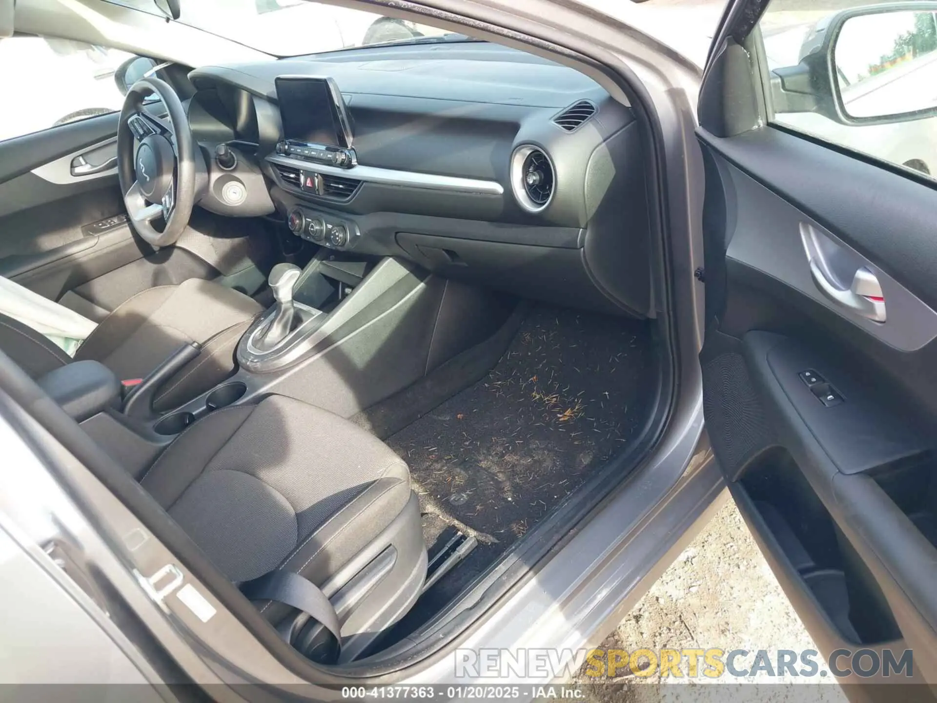 5 fotografías del automóvil dañado 3KPF24AD2PE686086 KIA FORTE 2023