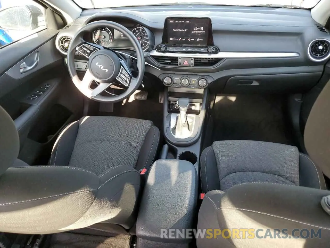 8 fotografías del automóvil dañado 3KPF24AD3PE565888 KIA FORTE 2023