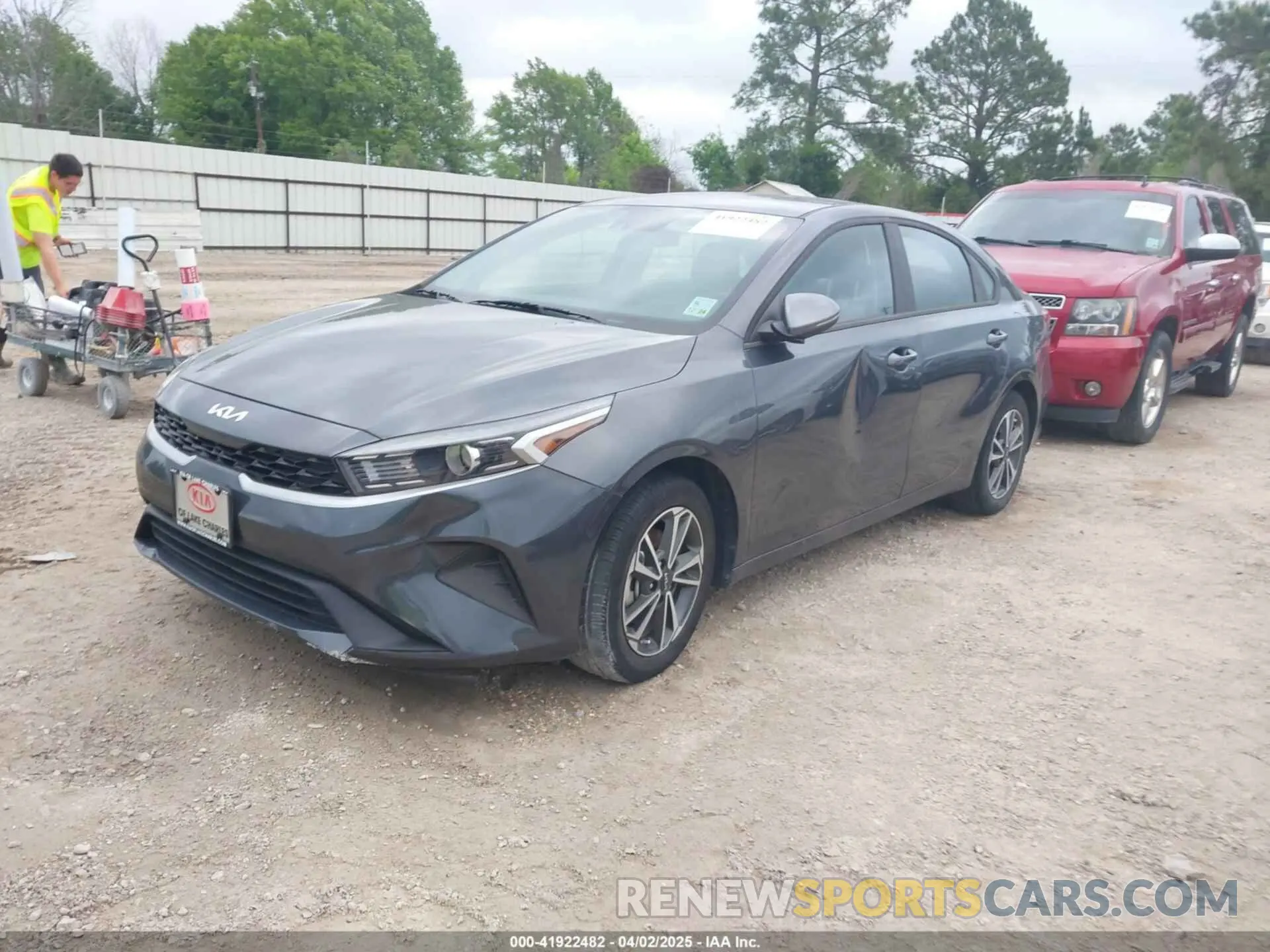 2 fotografías del automóvil dañado 3KPF24AD3PE566815 KIA FORTE 2023
