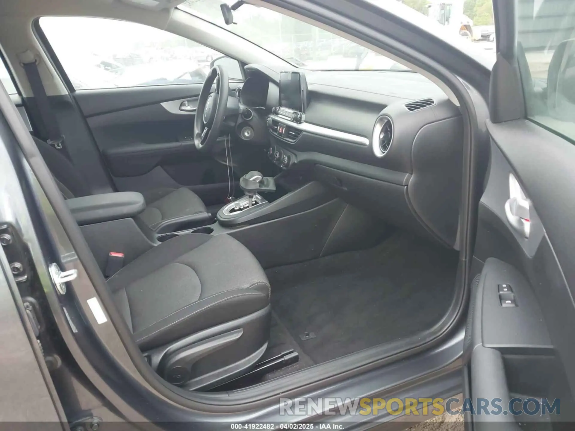 5 fotografías del automóvil dañado 3KPF24AD3PE566815 KIA FORTE 2023