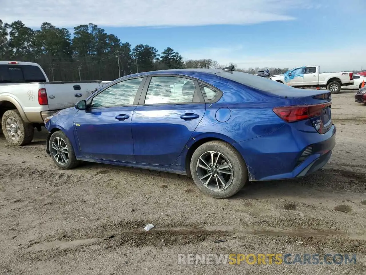 2 fotografías del automóvil dañado 3KPF24AD3PE567530 KIA FORTE 2023