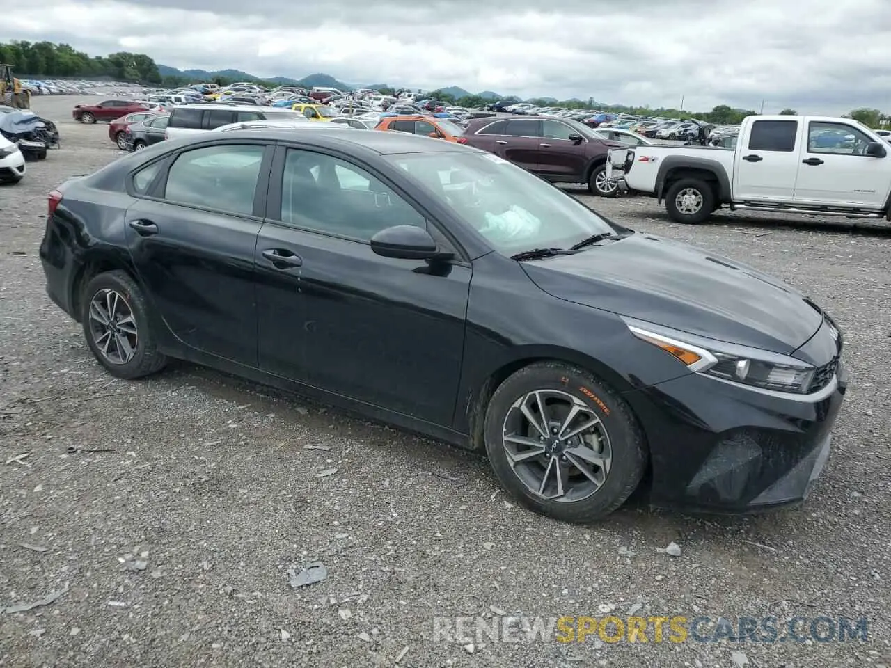 4 fotografías del automóvil dañado 3KPF24AD3PE581637 KIA FORTE 2023