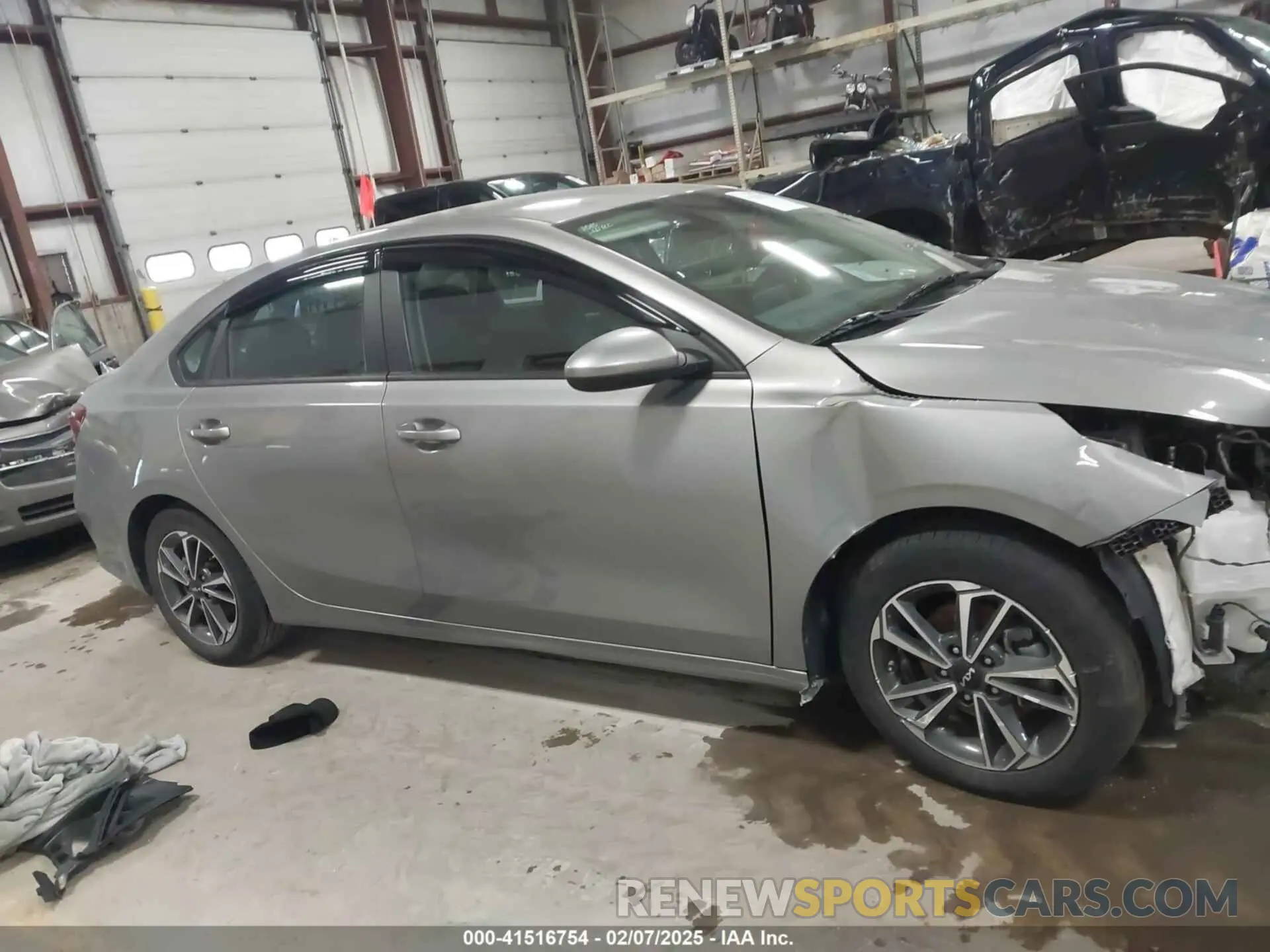 13 fotografías del automóvil dañado 3KPF24AD3PE603913 KIA FORTE 2023
