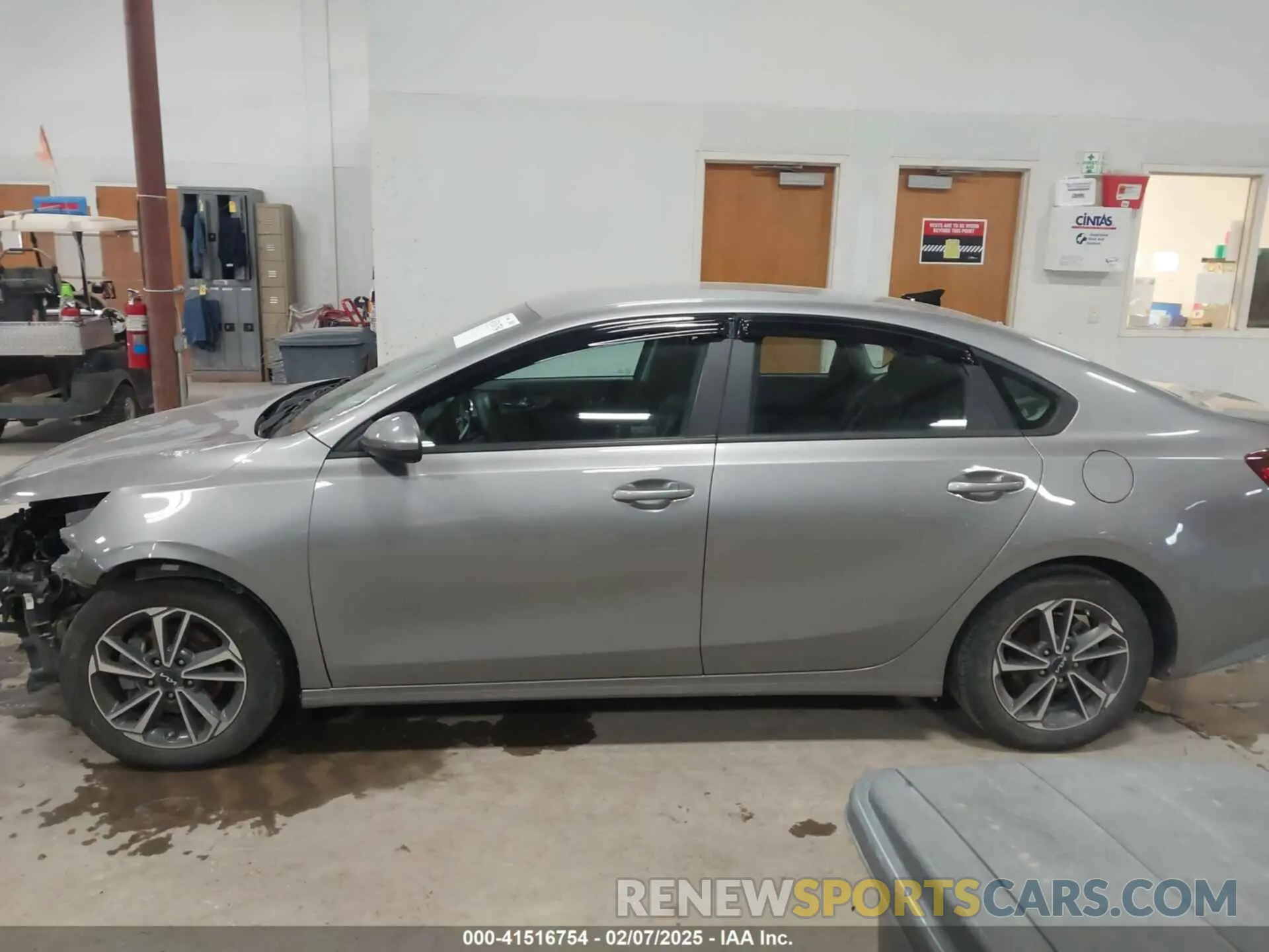 14 fotografías del automóvil dañado 3KPF24AD3PE603913 KIA FORTE 2023