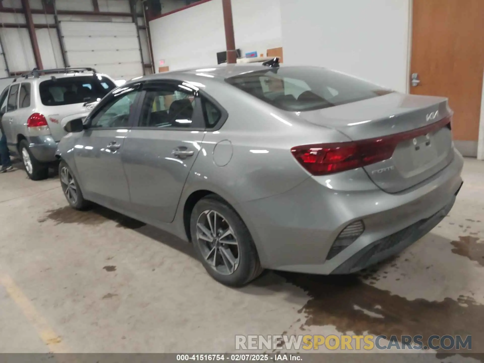 3 fotografías del automóvil dañado 3KPF24AD3PE603913 KIA FORTE 2023