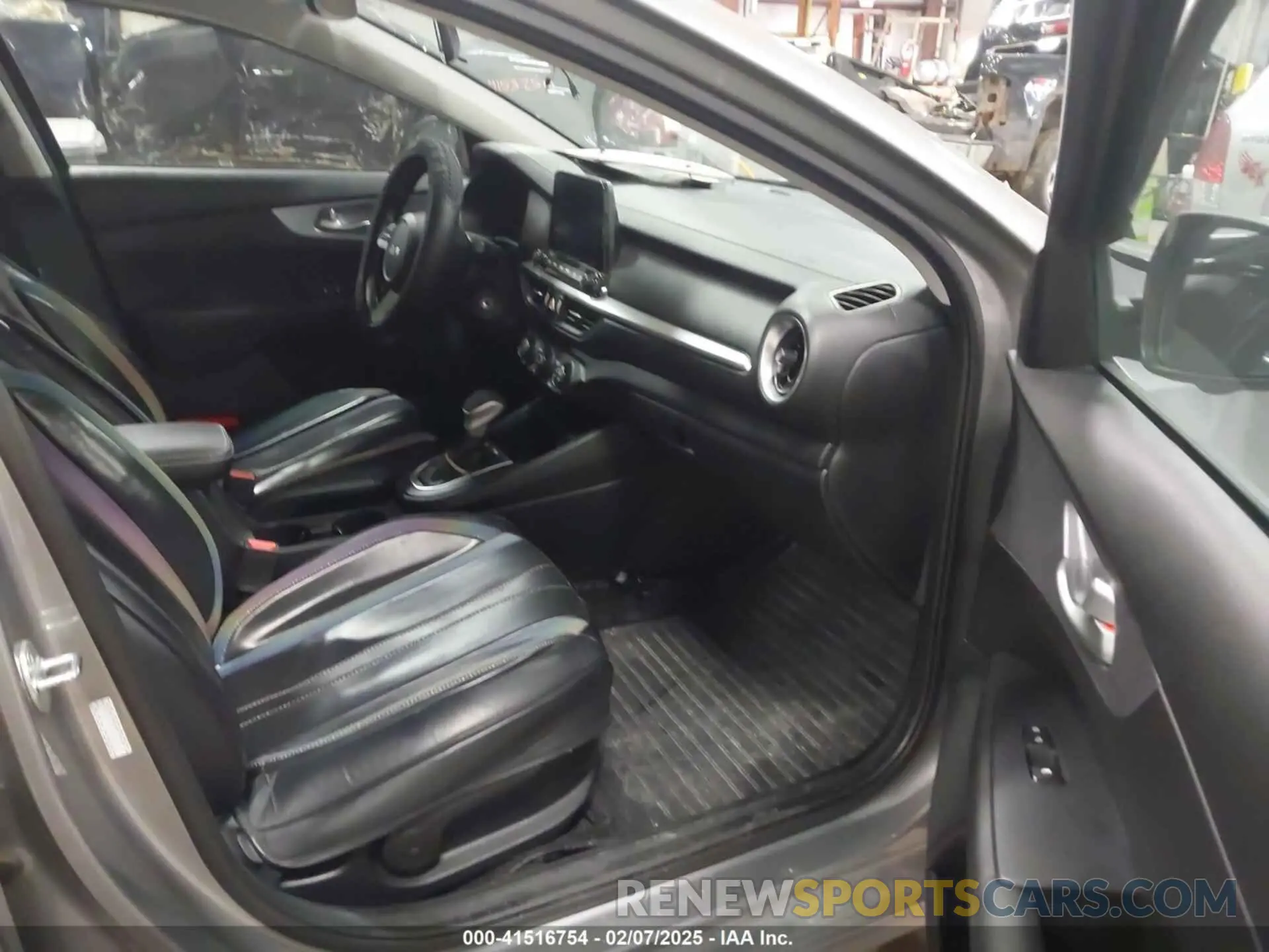 5 fotografías del automóvil dañado 3KPF24AD3PE603913 KIA FORTE 2023