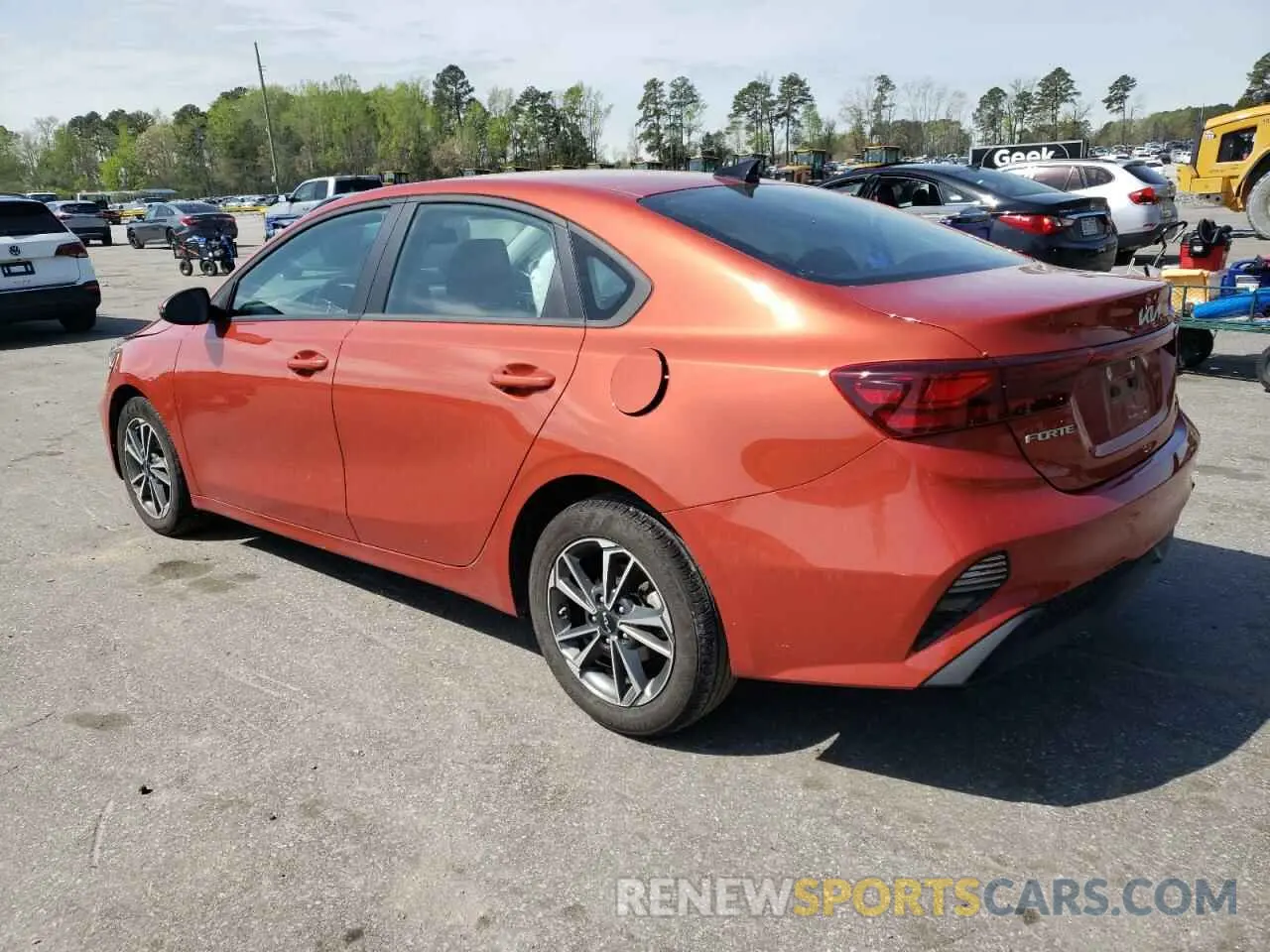 2 fotografías del automóvil dañado 3KPF24AD3PE625619 KIA FORTE 2023