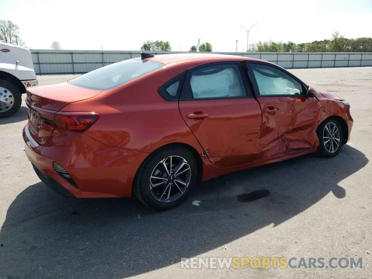 3 fotografías del automóvil dañado 3KPF24AD3PE625619 KIA FORTE 2023