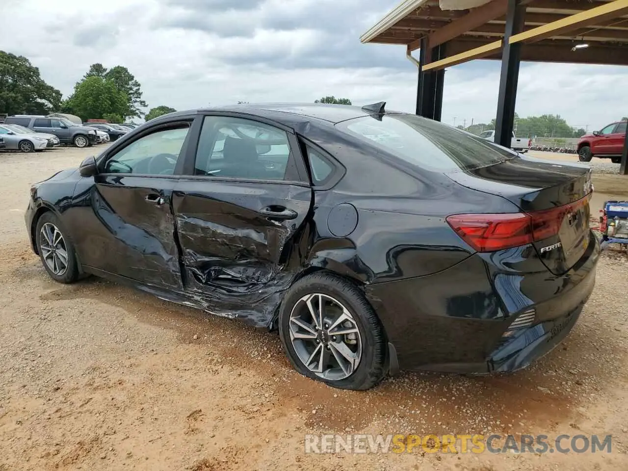 2 fotografías del automóvil dañado 3KPF24AD3PE631405 KIA FORTE 2023
