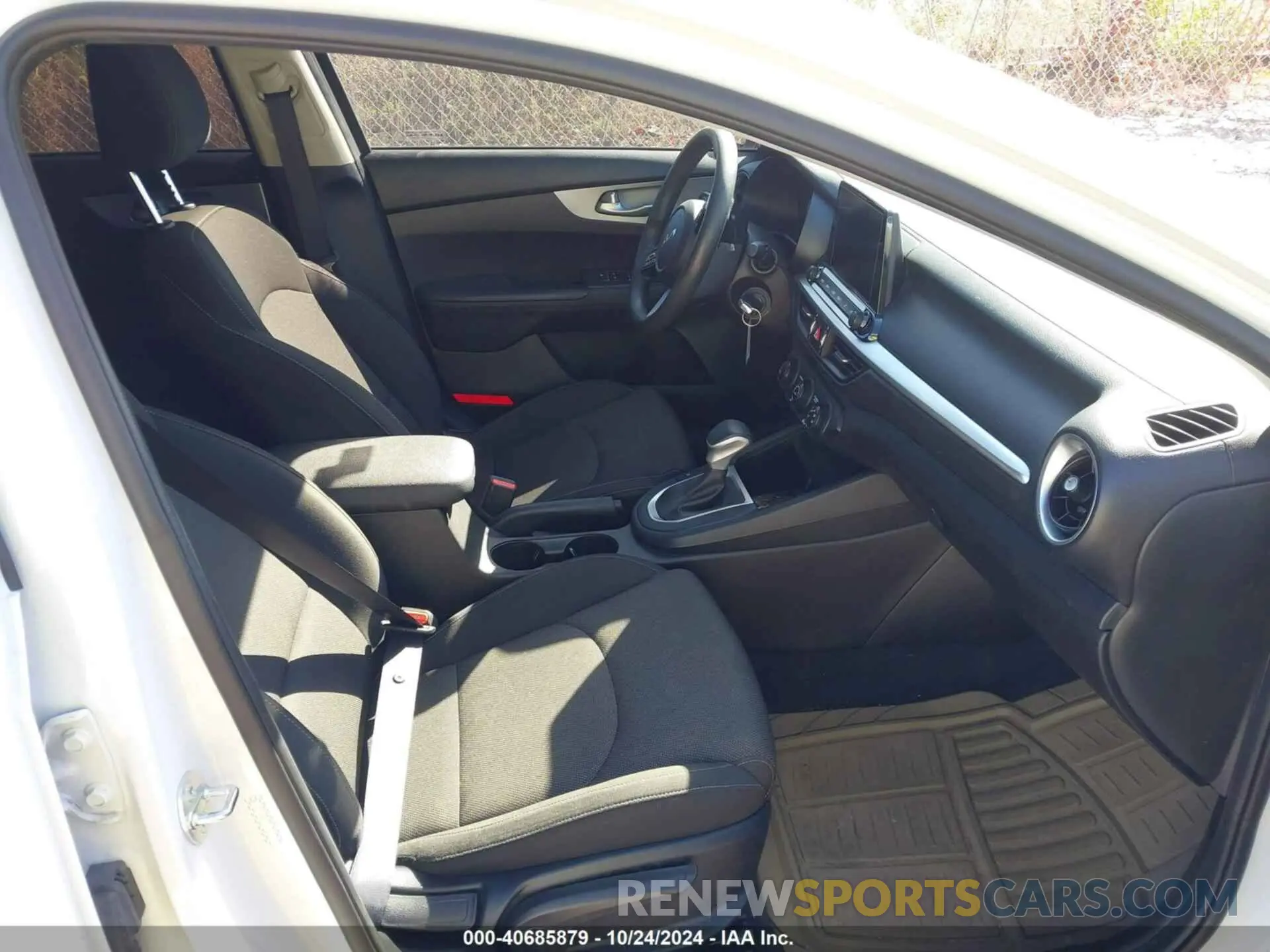 5 fotografías del automóvil dañado 3KPF24AD3PE643392 KIA FORTE 2023