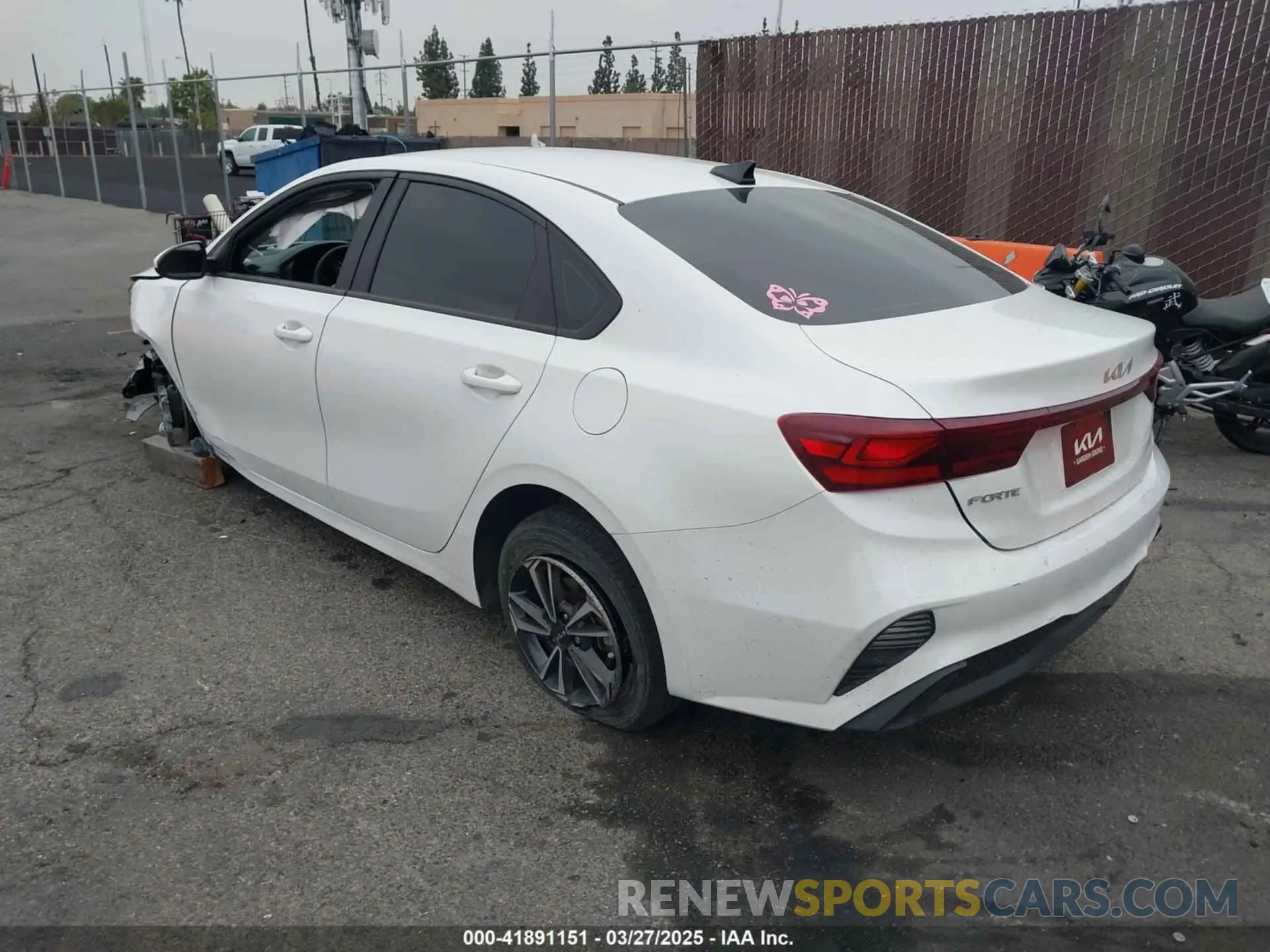 3 fotografías del automóvil dañado 3KPF24AD4PE508180 KIA FORTE 2023