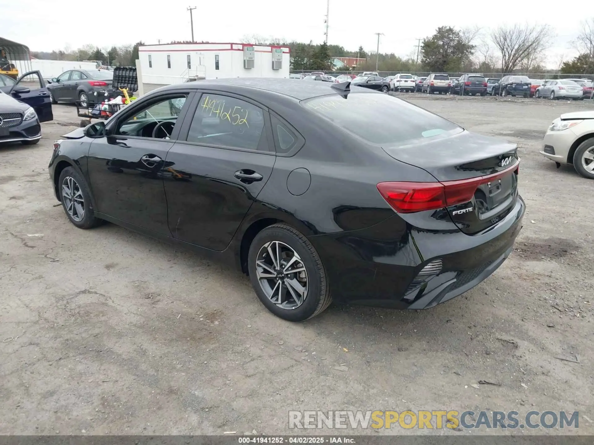 3 fotografías del automóvil dañado 3KPF24AD4PE553765 KIA FORTE 2023