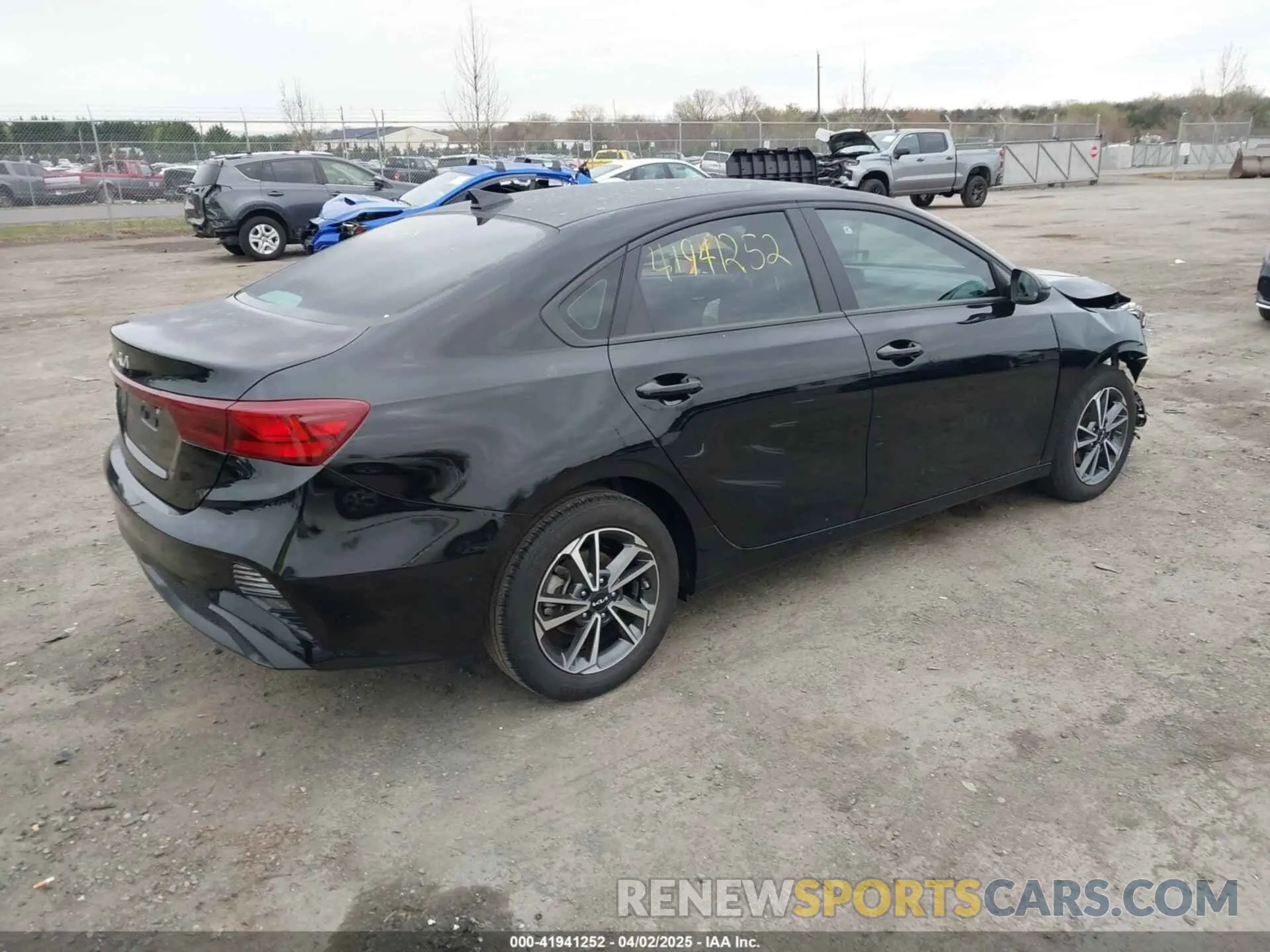 4 fotografías del automóvil dañado 3KPF24AD4PE553765 KIA FORTE 2023