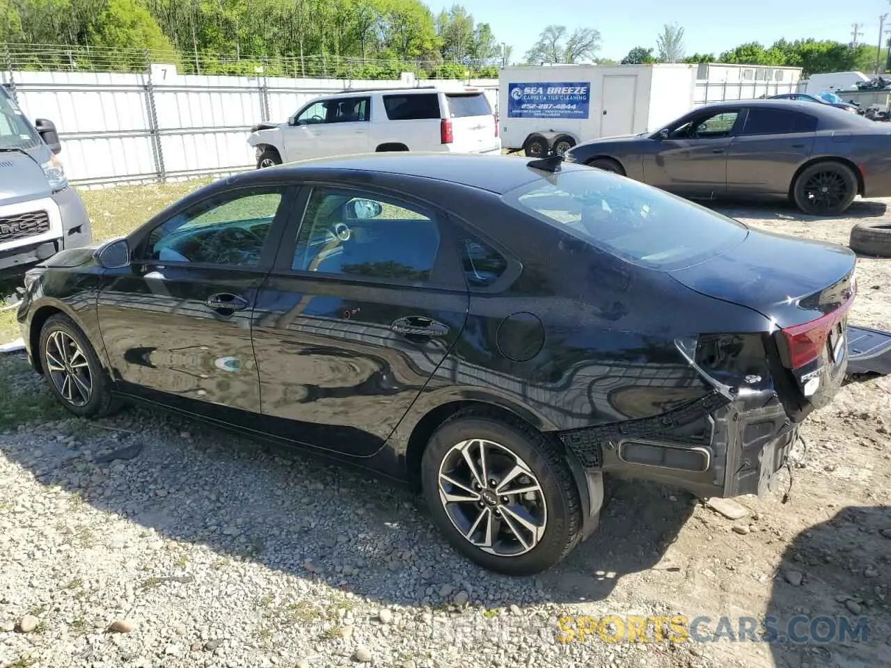 2 fotografías del automóvil dañado 3KPF24AD4PE562613 KIA FORTE 2023